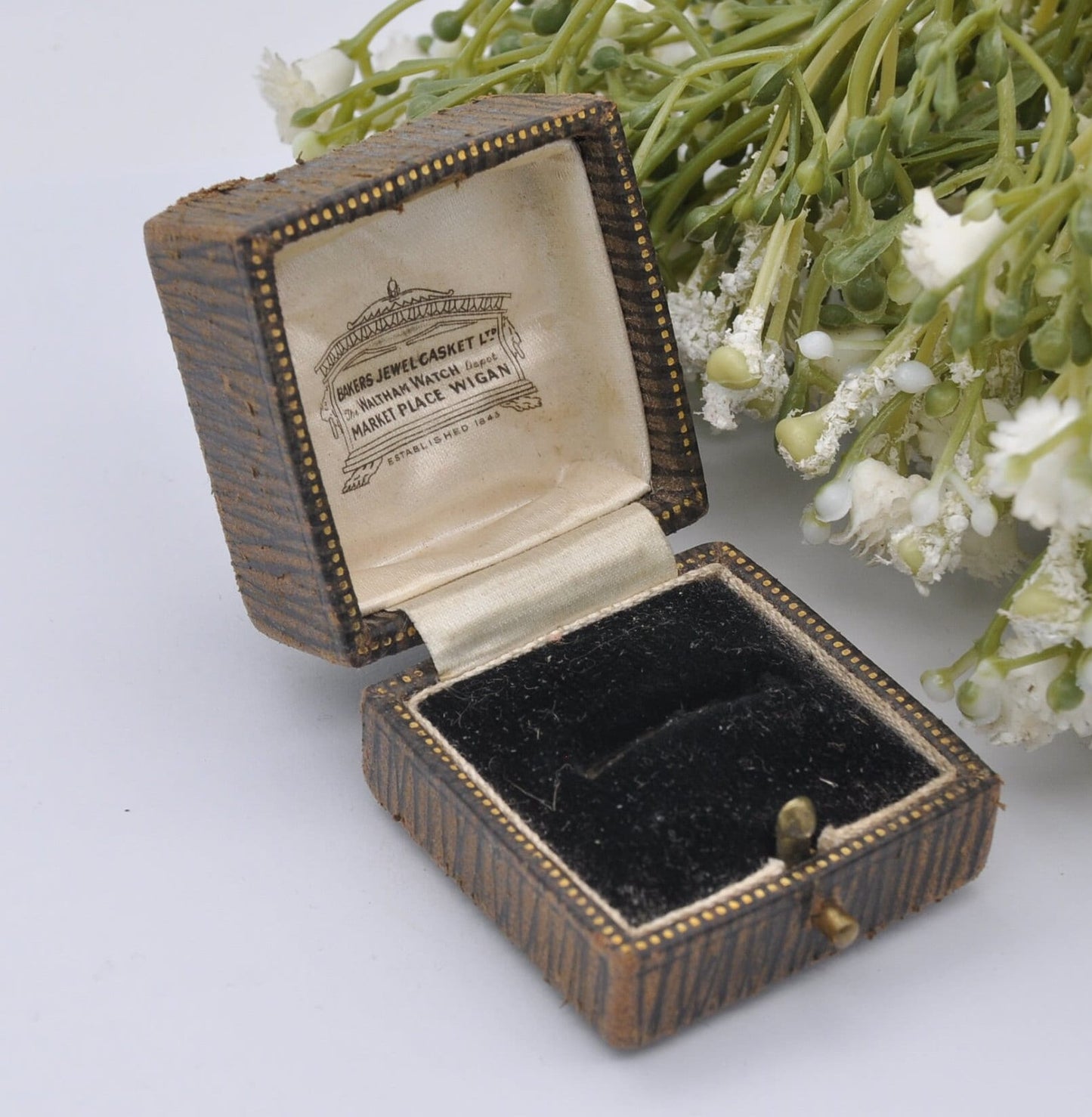Antique Leather Ring Box with Gold Tooling - Bakers Jewel Casket Wigan Jewellers | Silk and Velvet Lined