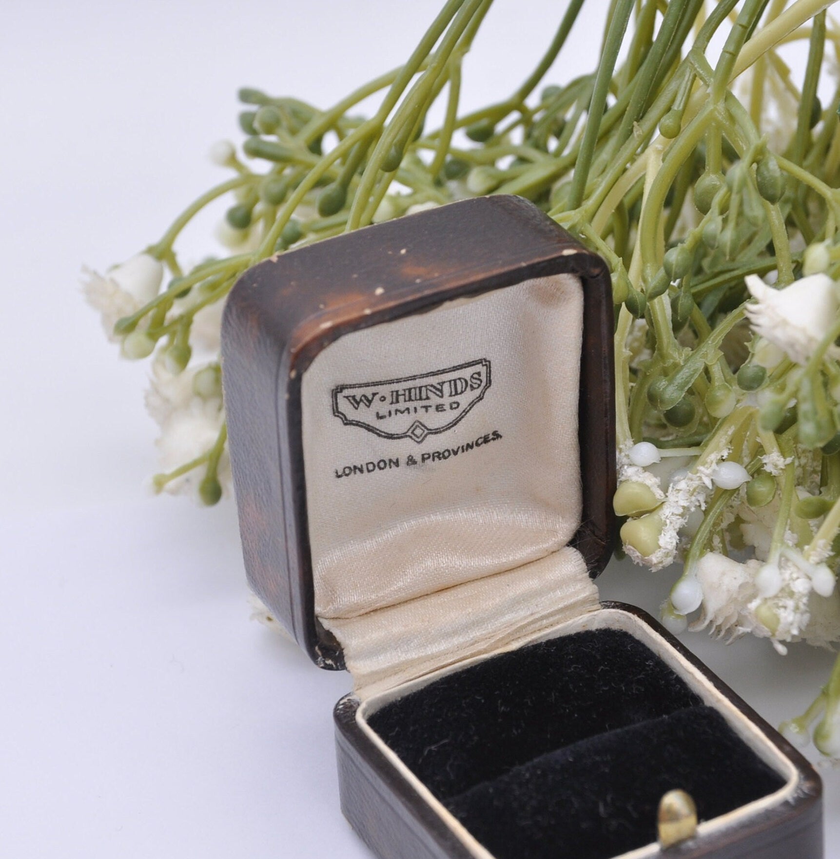 Vintage Leather Ring Box - W. Hinds London Jewellers | Silk and Velvet Lined