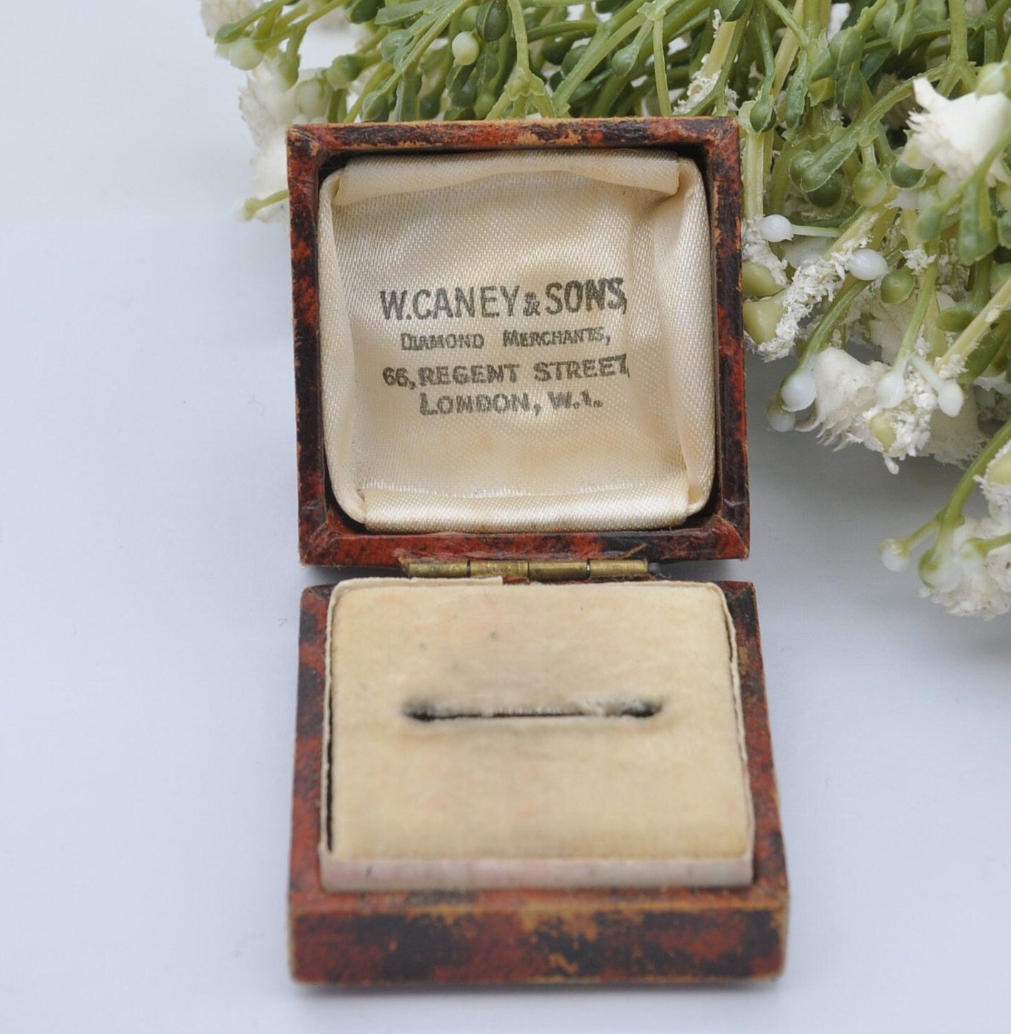 Vintage Leather Ring Box - W. Caney Regent Street London Jewellers | Silk and Velvet Lined