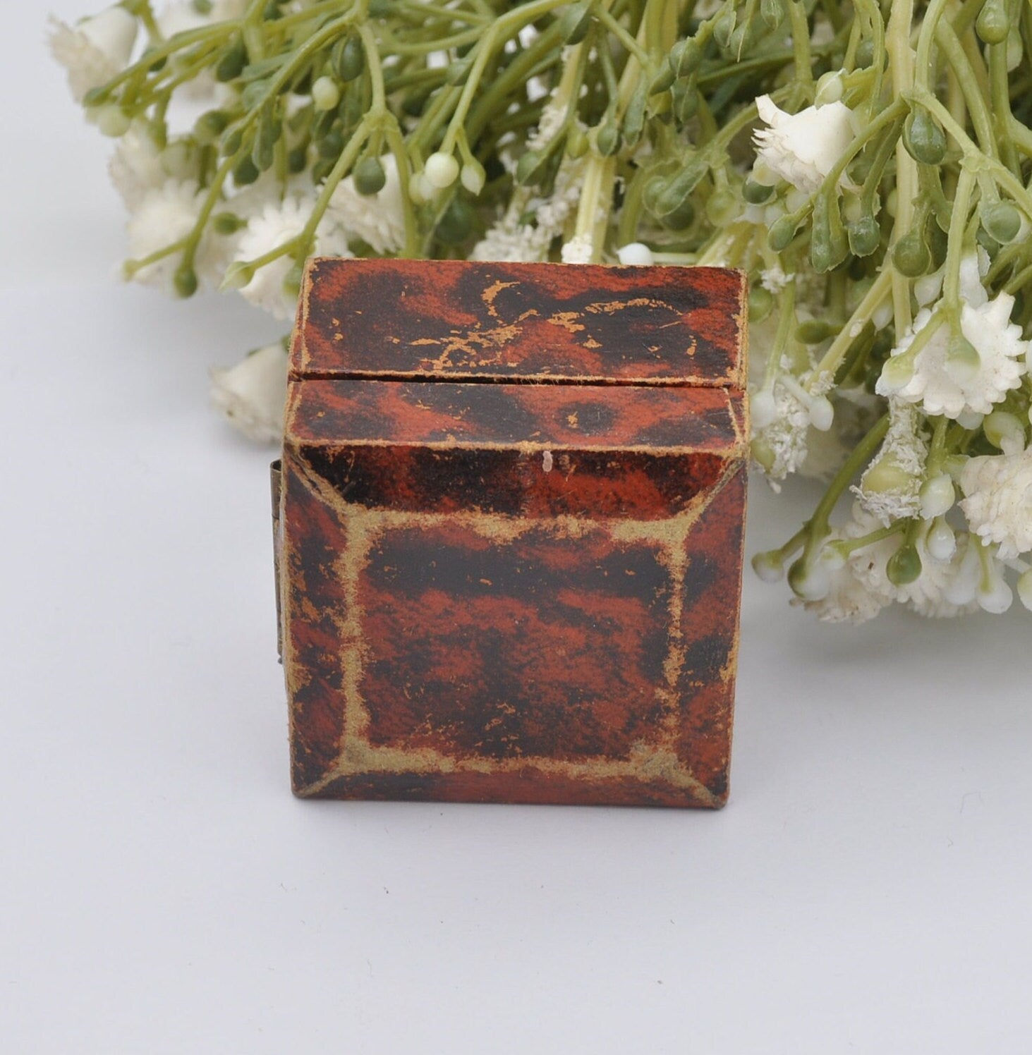 Vintage Leather Ring Box - W. Caney Regent Street London Jewellers | Silk and Velvet Lined