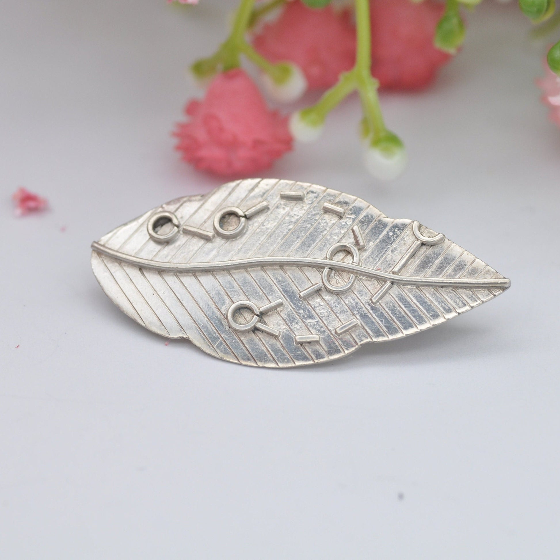 Vintage Sterling Silver Unusual Leaf Brooch - Textured Leaf Design | Ants Walking