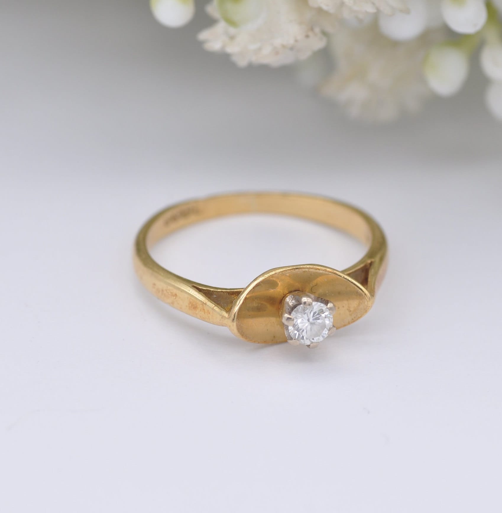 Vintage 18ct Gold Diamond Solitaire Engagement Ring - Unusual Shape | Curved Band | UK Size - L | US Size - 5 3/4