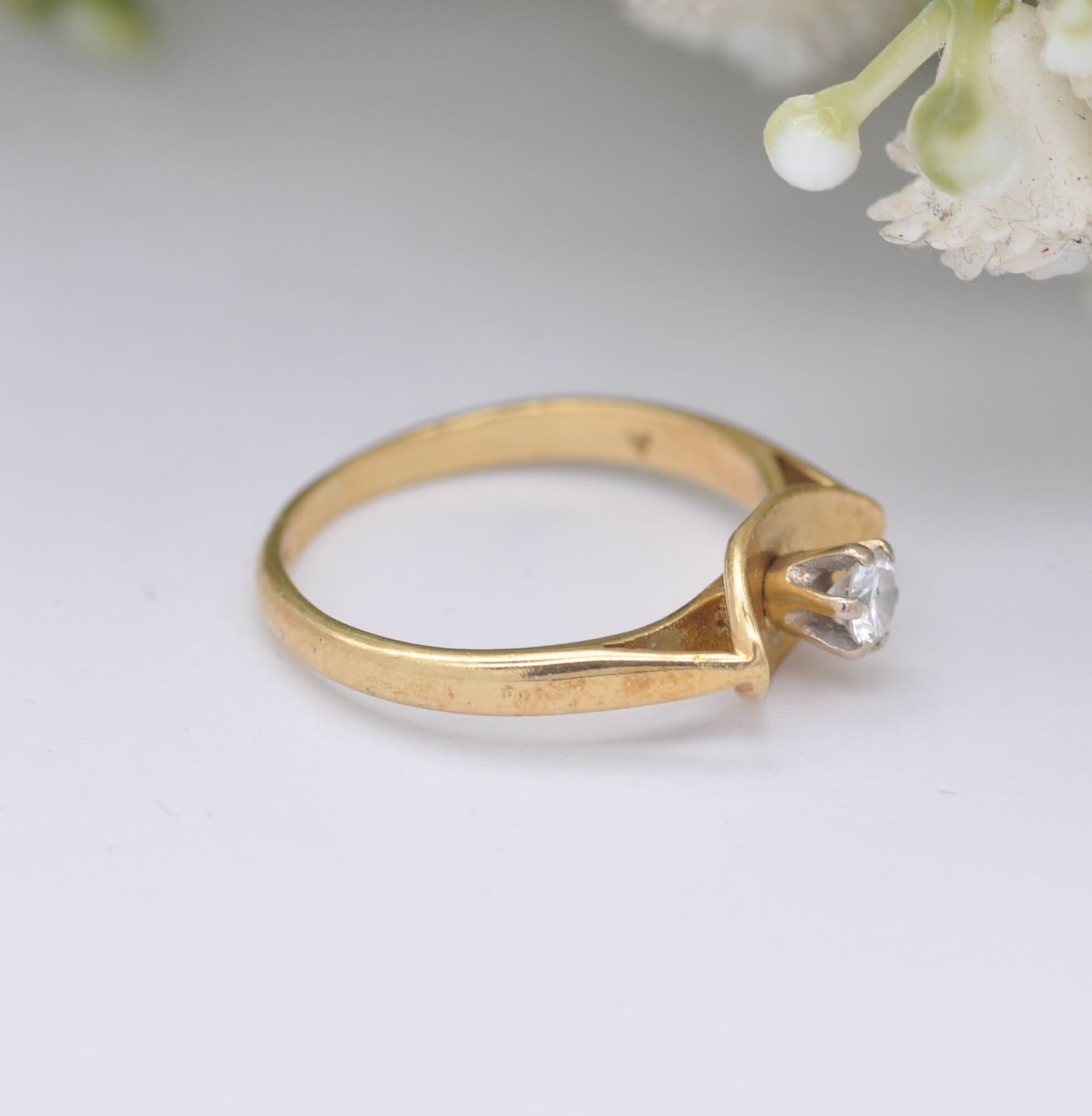 Vintage 18ct Gold Diamond Solitaire Engagement Ring - Unusual Shape | Curved Band | UK Size - L | US Size - 5 3/4