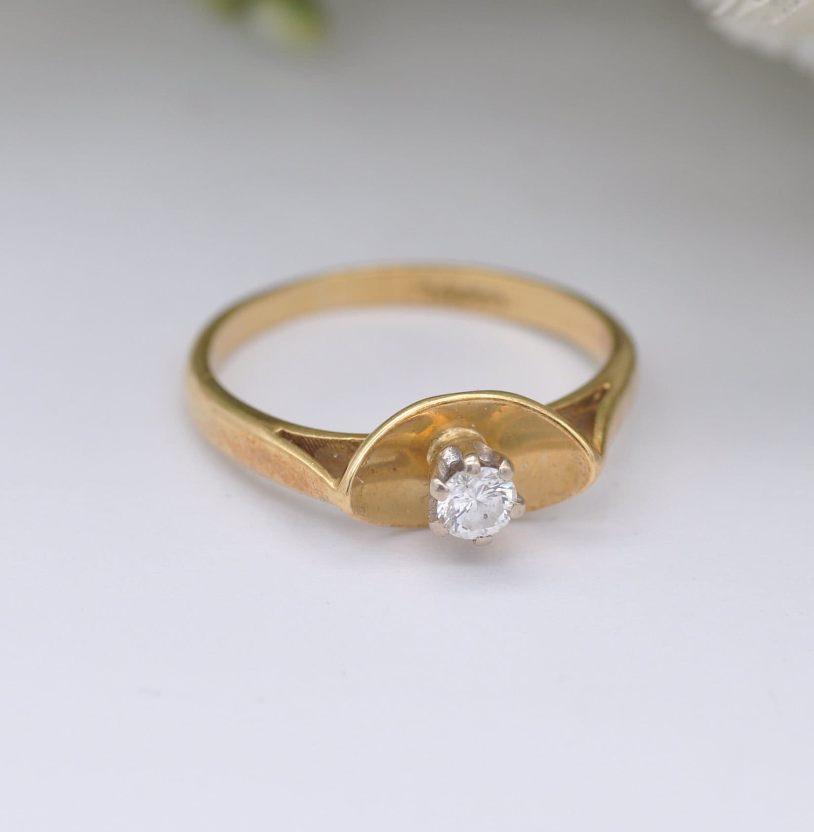 Vintage 18ct Gold Diamond Solitaire Engagement Ring - Unusual Shape | Curved Band | UK Size - L | US Size - 5 3/4