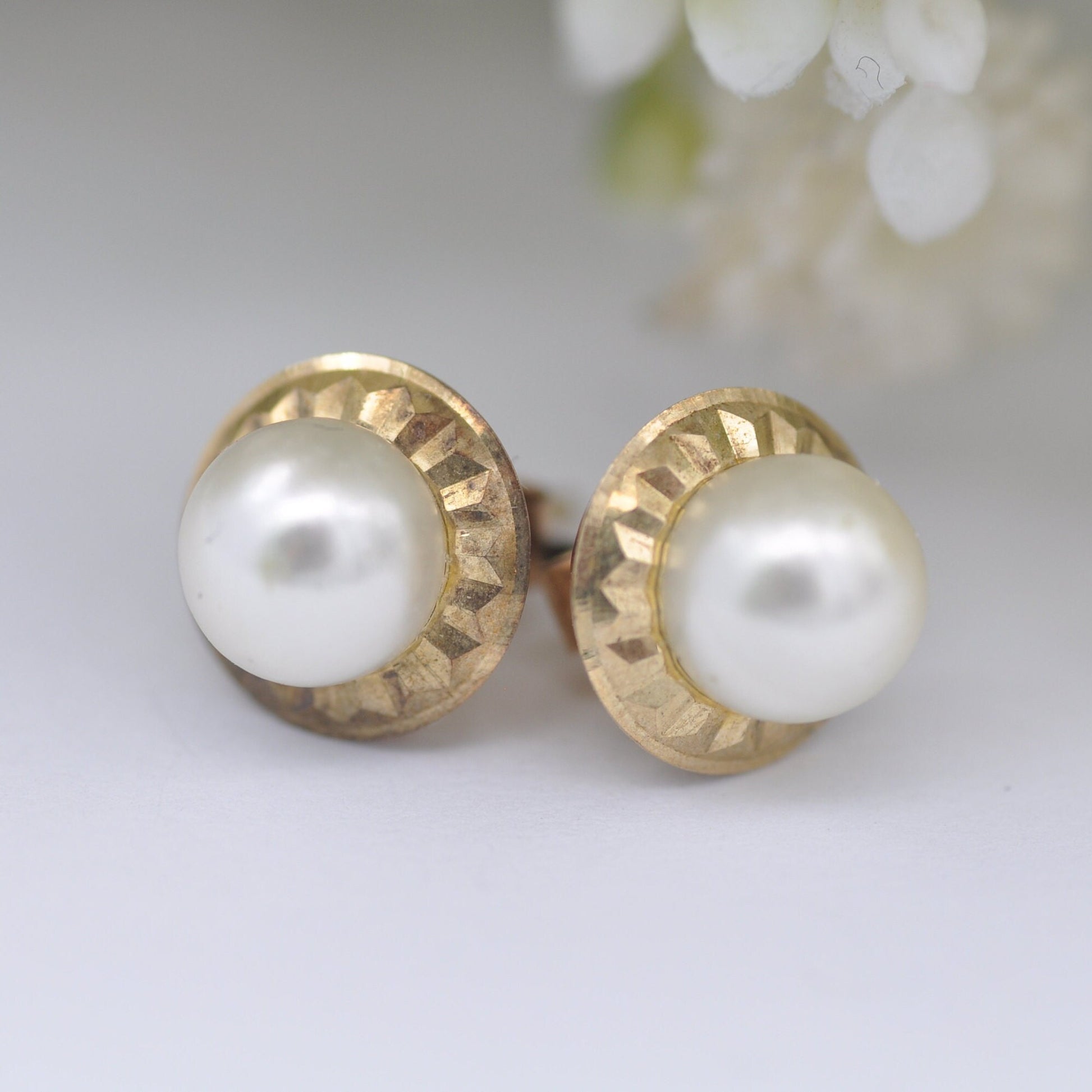 Vintage 9ct Gold Faux Pearl Stud Earrings - Diamond Cut Design