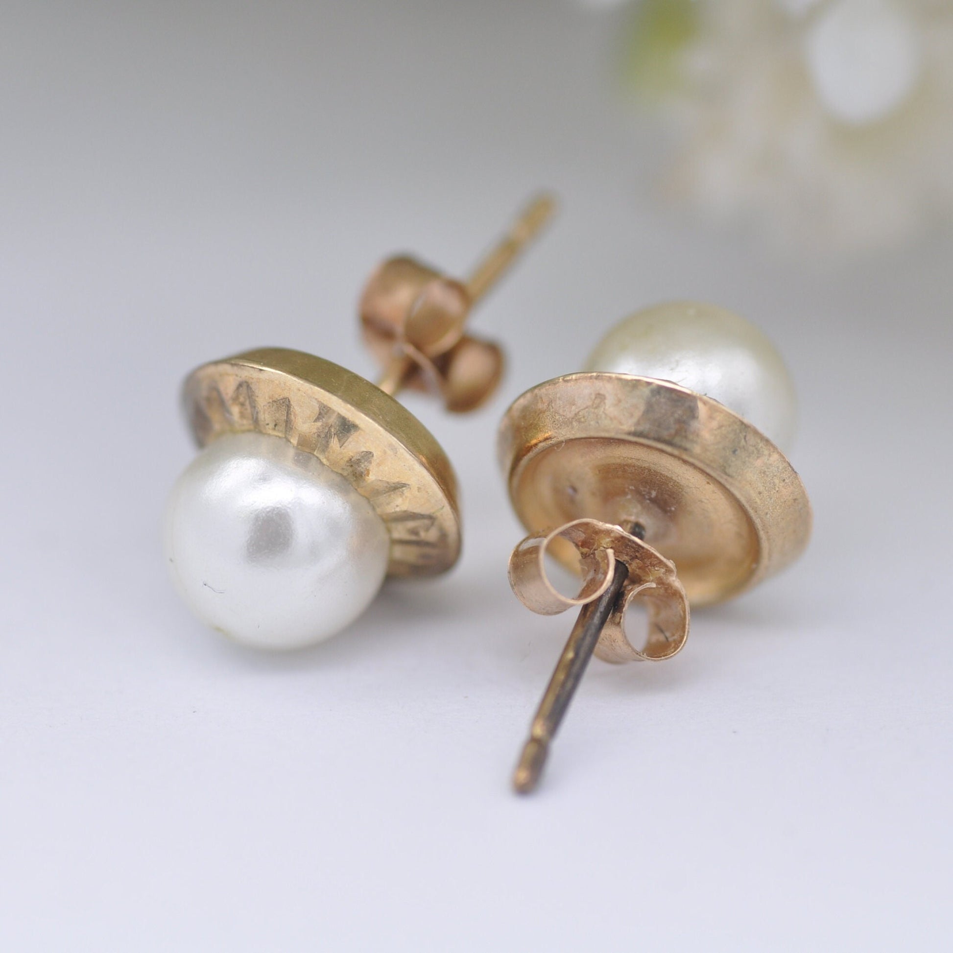 Vintage 9ct Gold Faux Pearl Stud Earrings - Diamond Cut Design