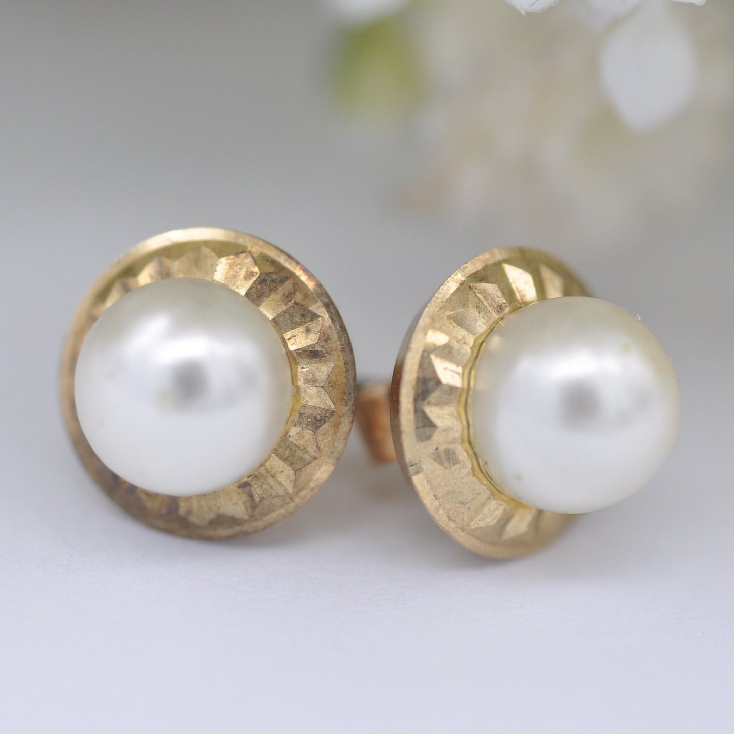 Vintage 9ct Gold Faux Pearl Stud Earrings - Diamond Cut Design