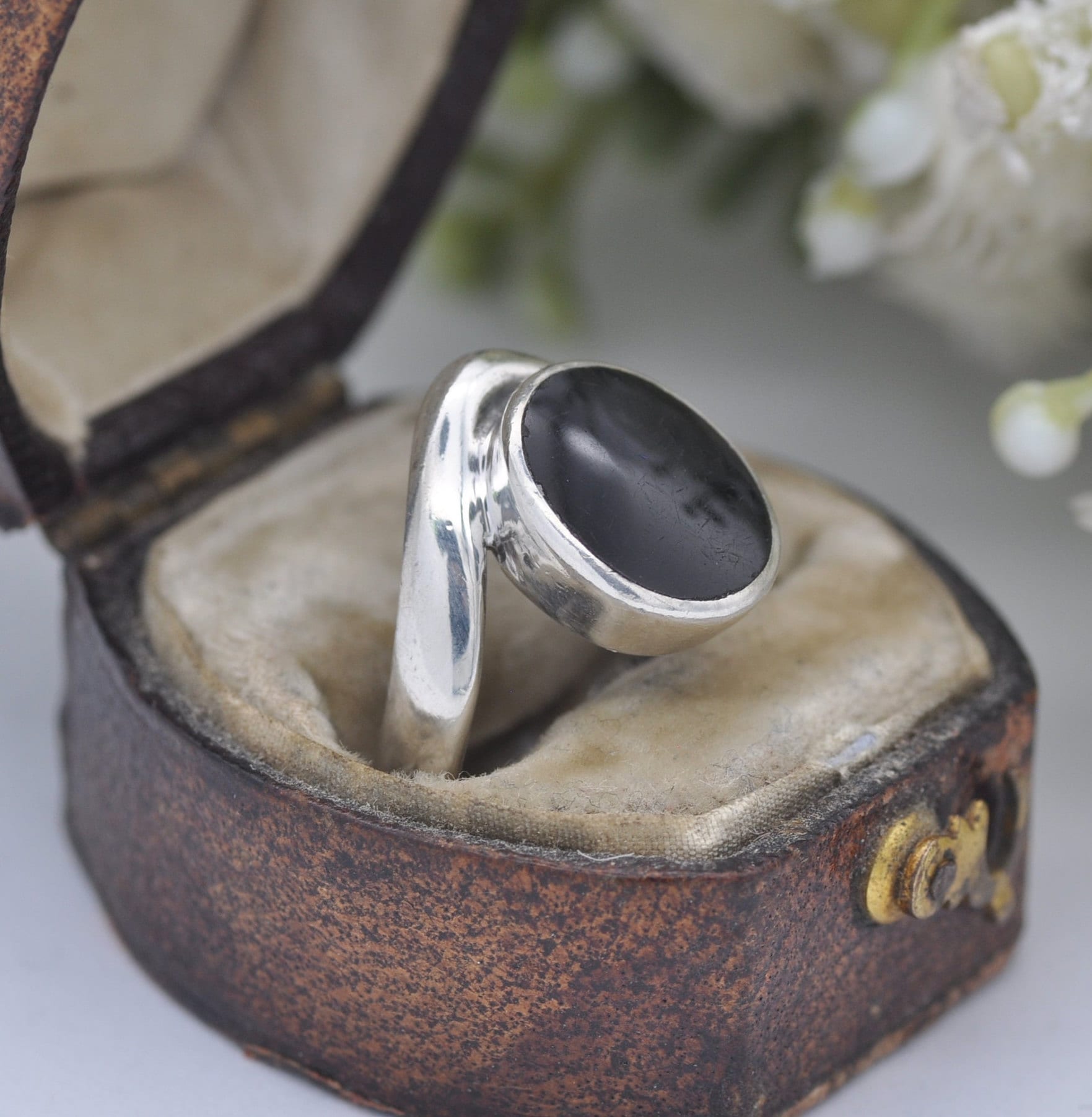 Vintage Kit Heath Sterling Silver and Onyx Wishbone Ring 1990s - Unisex / UK Size - K 1/2 | US Size - 5 1/2