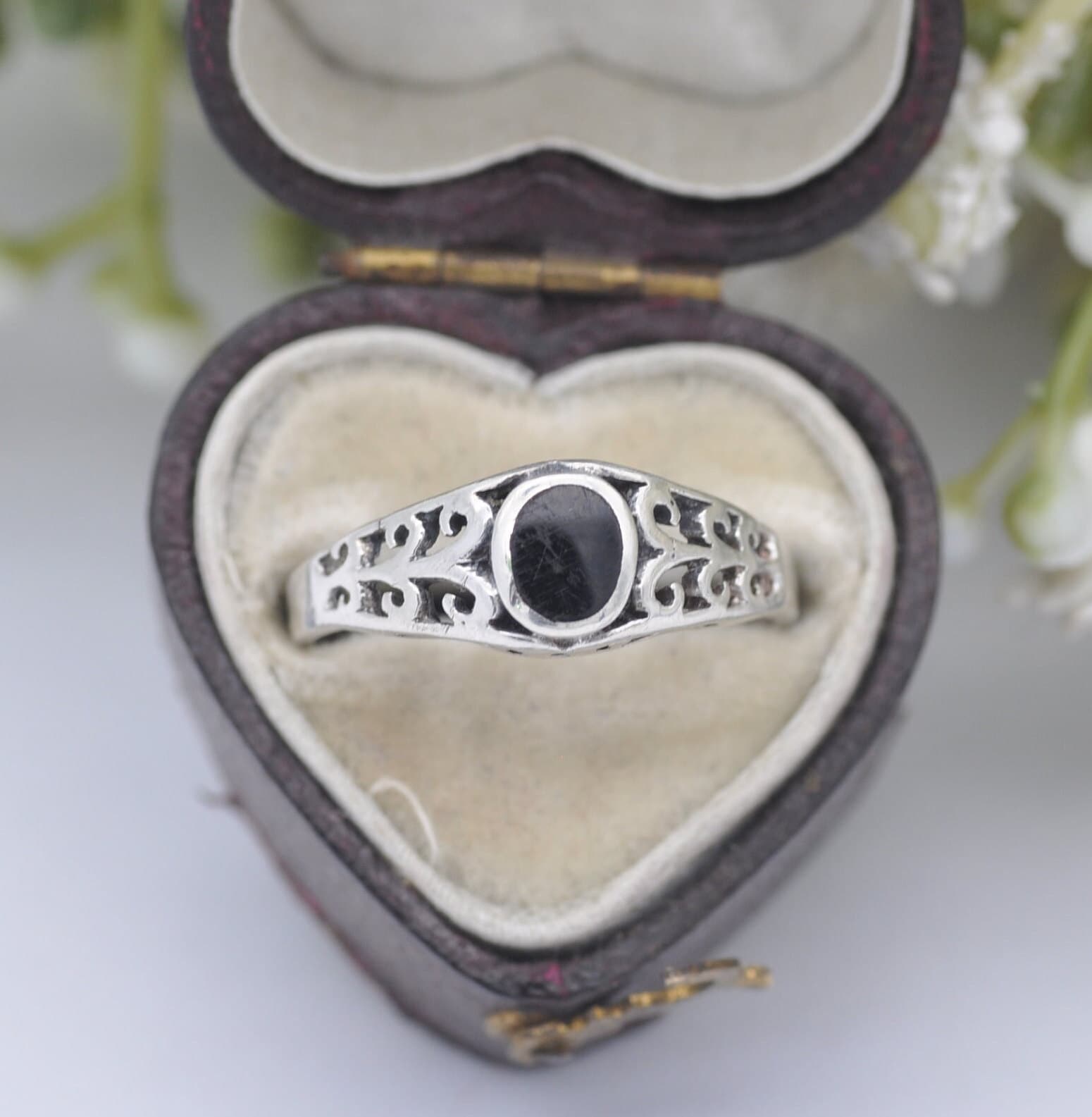 Vintage Sterling Silver Onyx Ring - Openwork Scrolling Shoulders | UK Size - O | US Size - 7