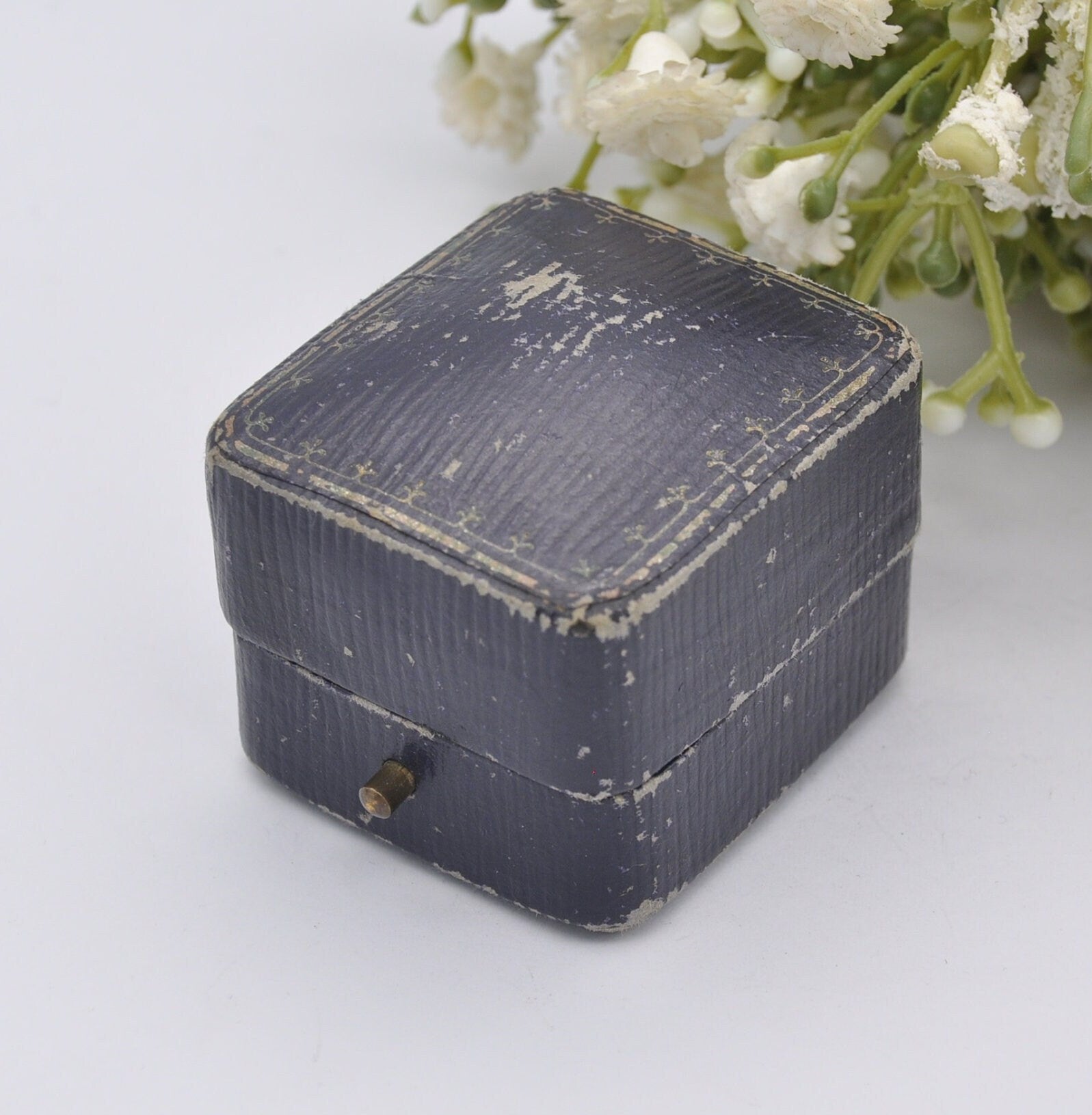 Vintage Blue Leather Ring Box - E Nidd & Son Grimsby Jewellers | Silk and Velvet Lined