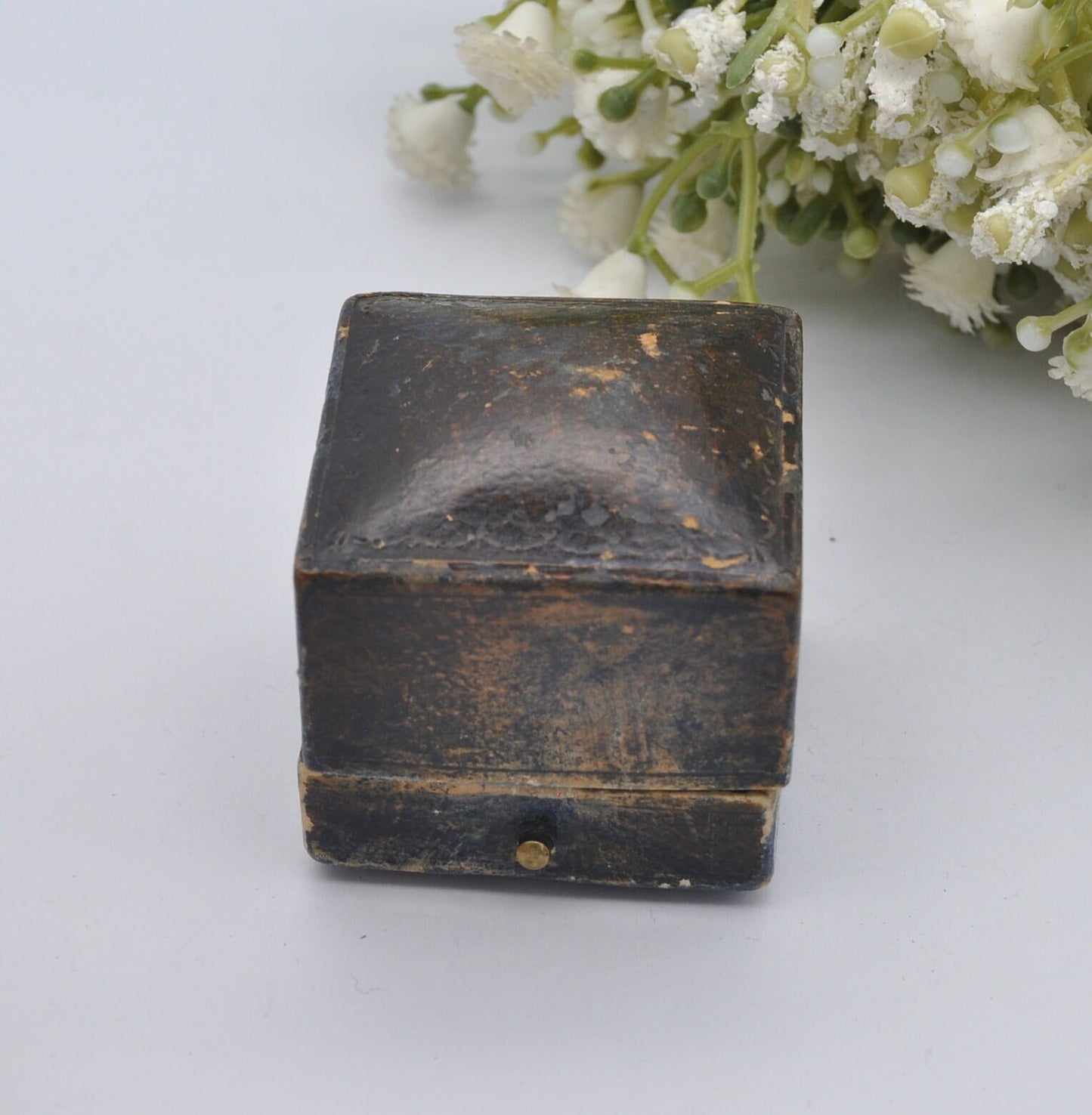 True Vintage Ring Box - Crouch Jewellers of High Arcade Cardiff | Silk and Velvet Lined