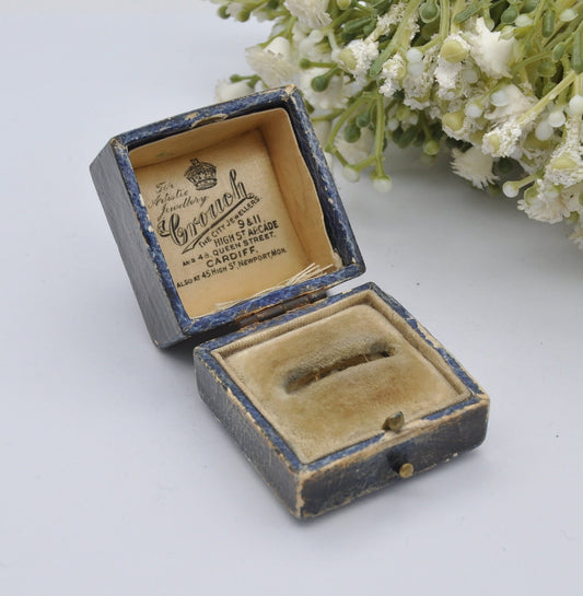 True Vintage Ring Box - Crouch Jewellers of High Arcade Cardiff | Silk and Velvet Lined
