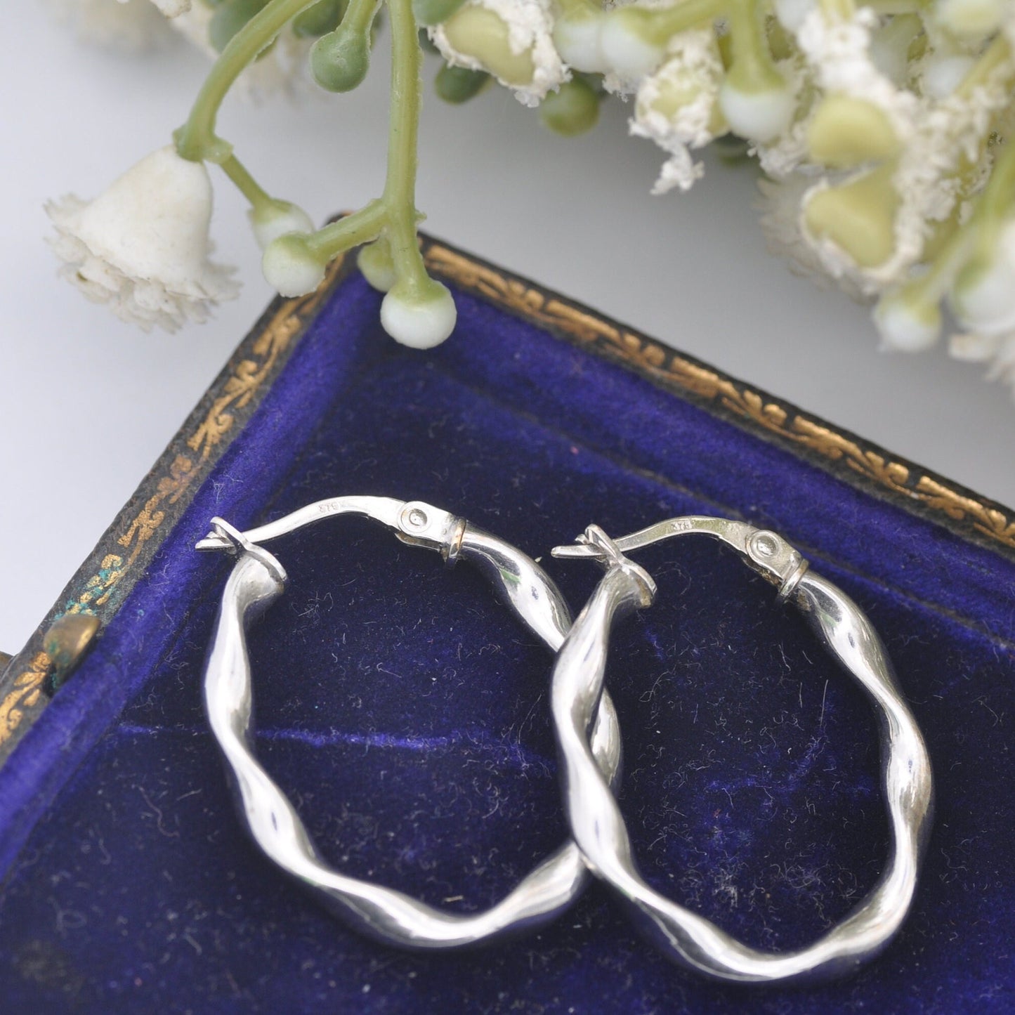 Vintage 9ct White Gold Hoop Earrings - Twisted Oval Hoops