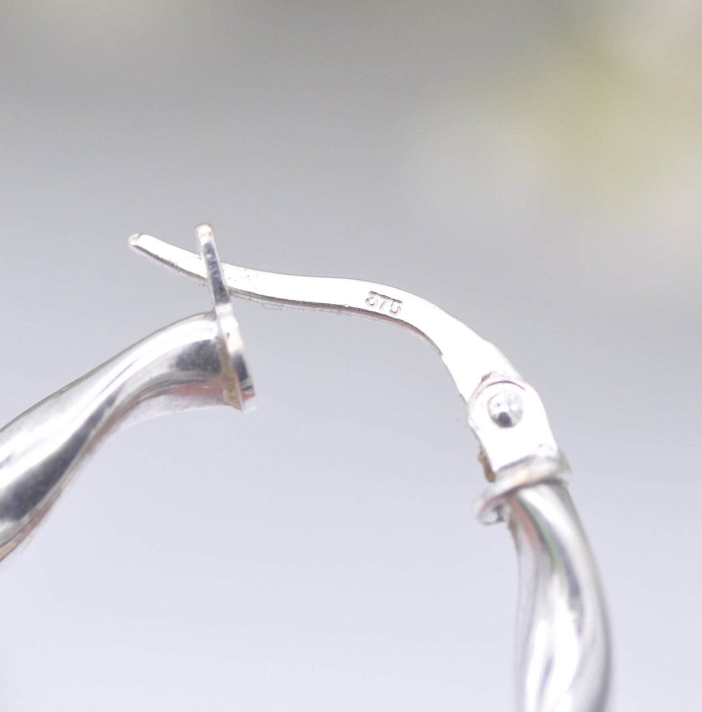 Vintage 9ct White Gold Hoop Earrings - Twisted Oval Hoops