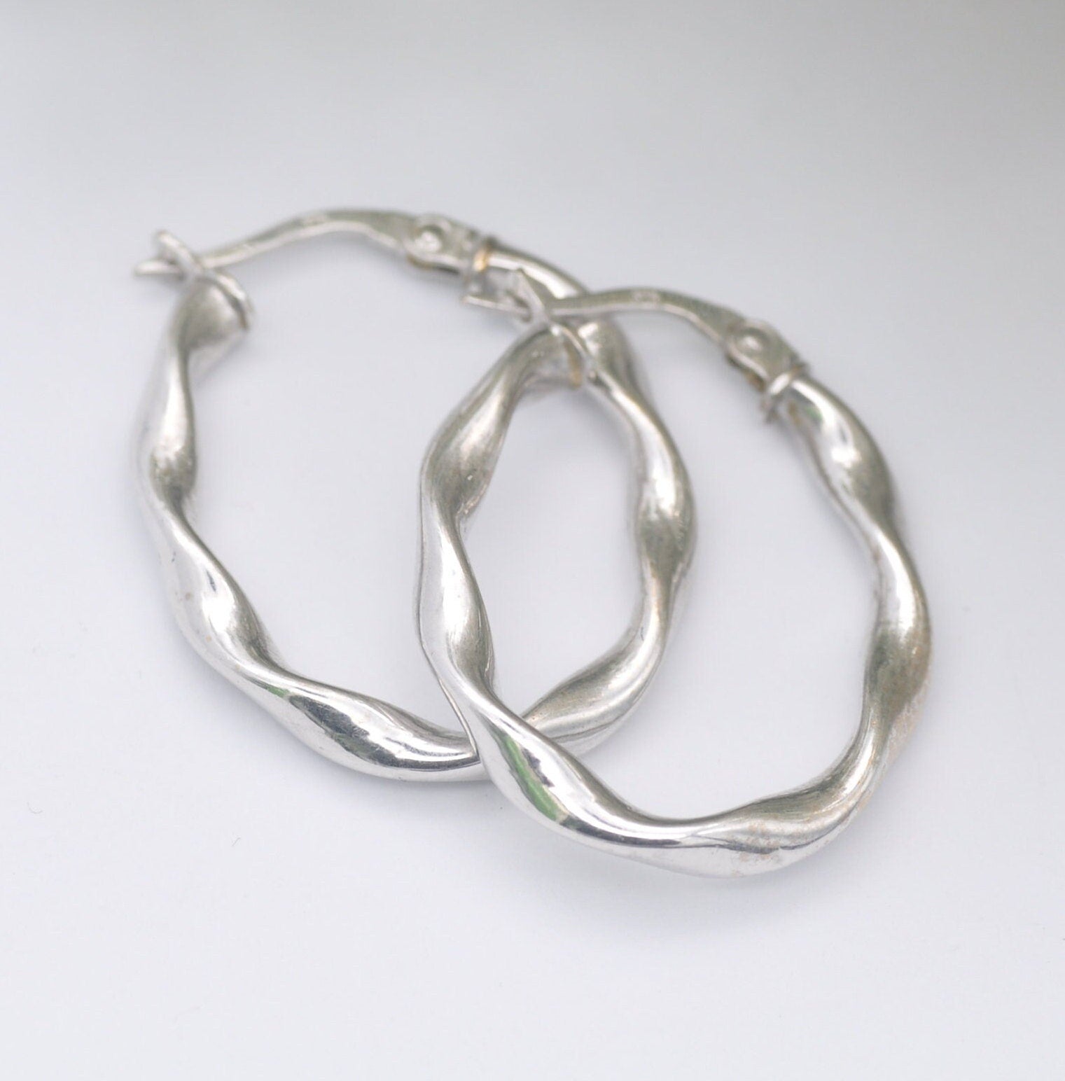 Vintage 9ct White Gold Hoop Earrings - Twisted Oval Hoops