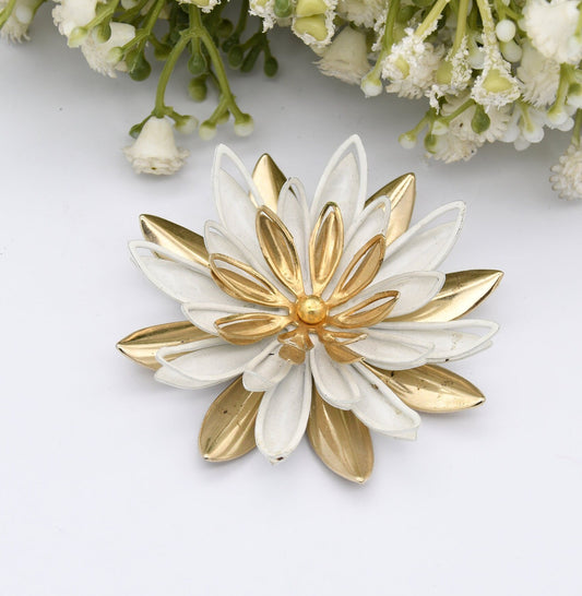 Vintage Sarah Coventry Flower Brooch - Enamel White and Gold Tone | Statement Branded Costume Jewellery