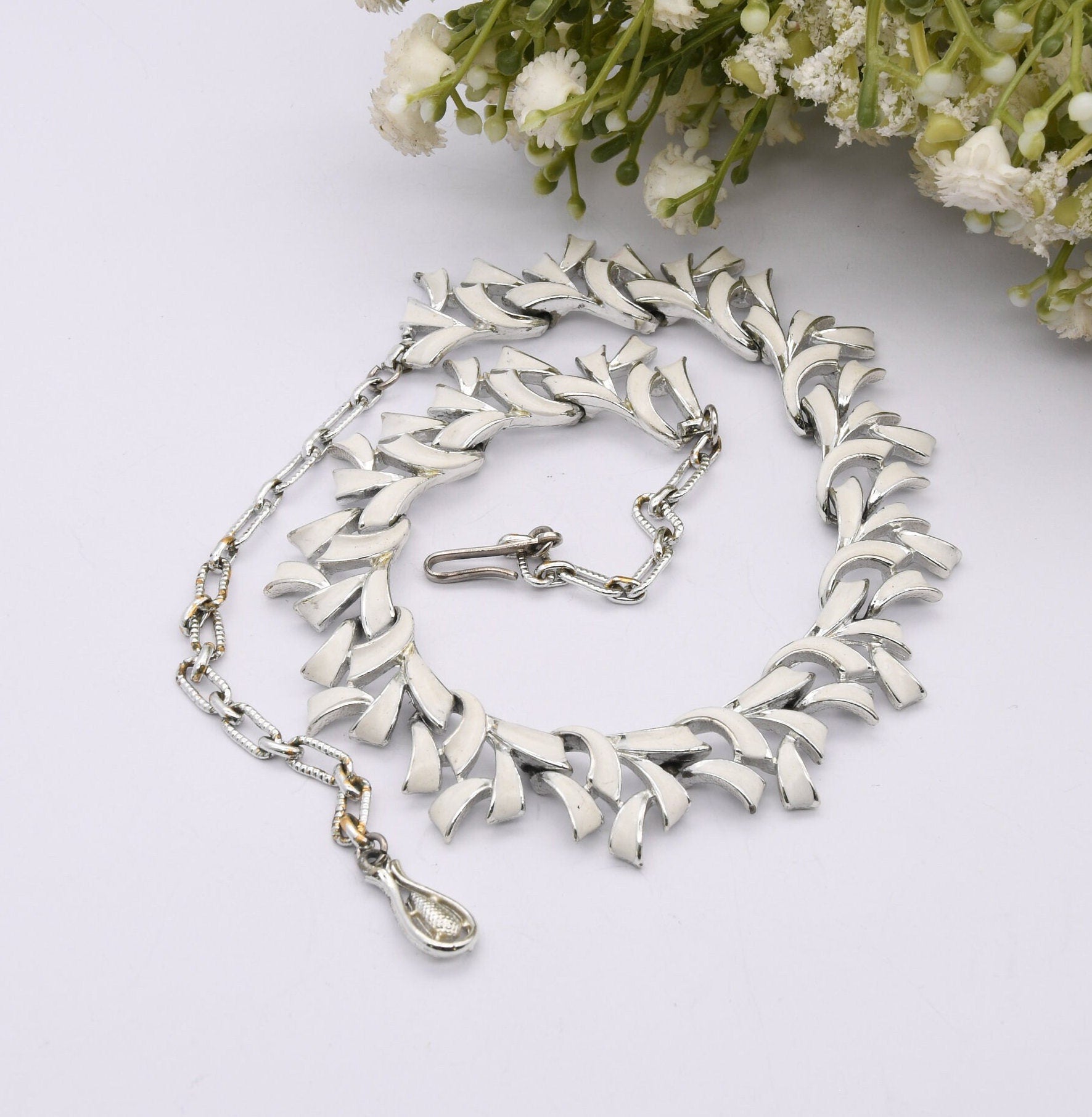 Vintage White Enamel Kitsch Necklace - Silver Tone with Abstract Chunky Design