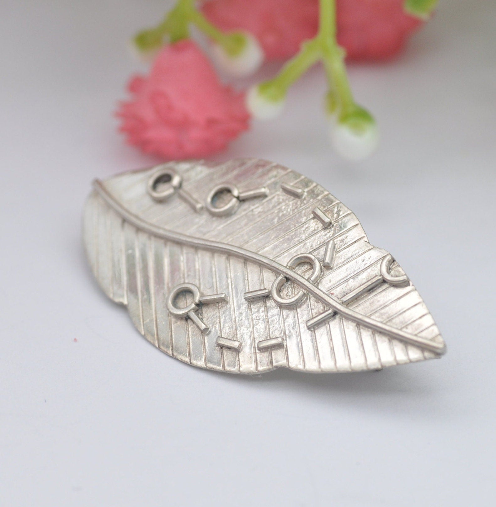 Vintage Sterling Silver Unusual Leaf Brooch - Textured Leaf Design | Ants Walking