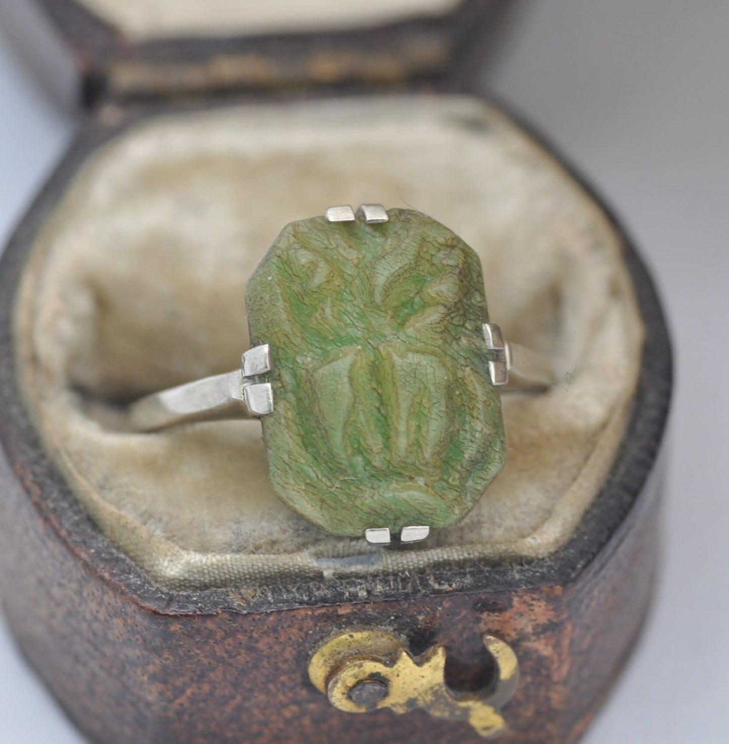 Antique Art Deco 9ct White Gold Ring with Early Plastic Green Stone - Unusual Egyptian Revival Style | UK Size - N | US Size - 6 3/4