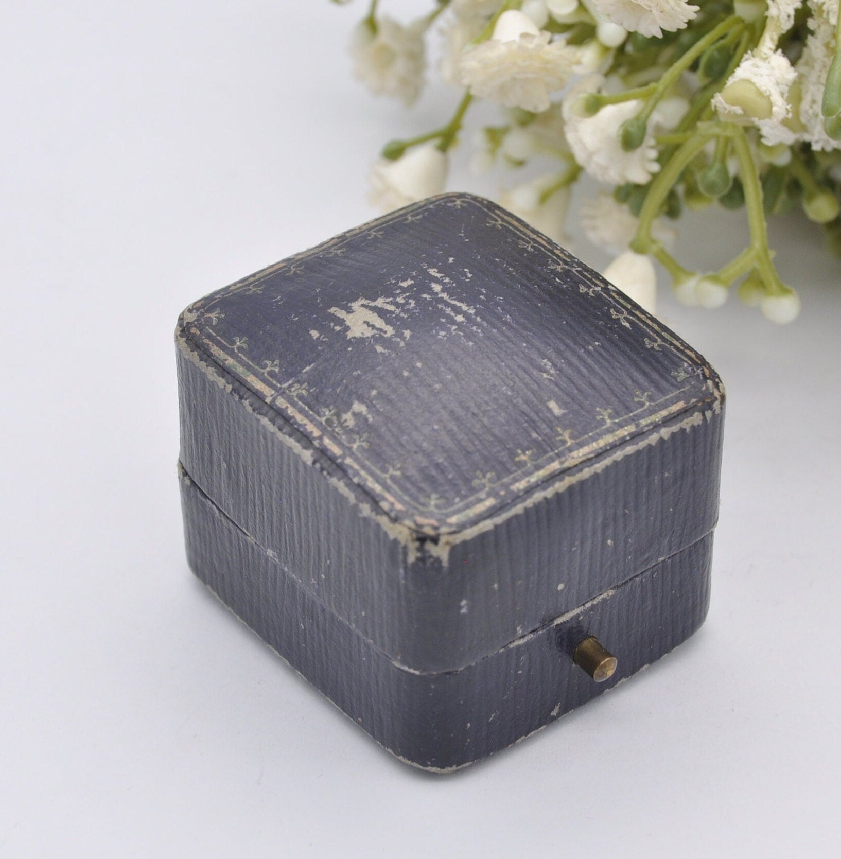 Vintage Blue Leather Ring Box - E Nidd & Son Grimsby Jewellers | Silk and Velvet Lined