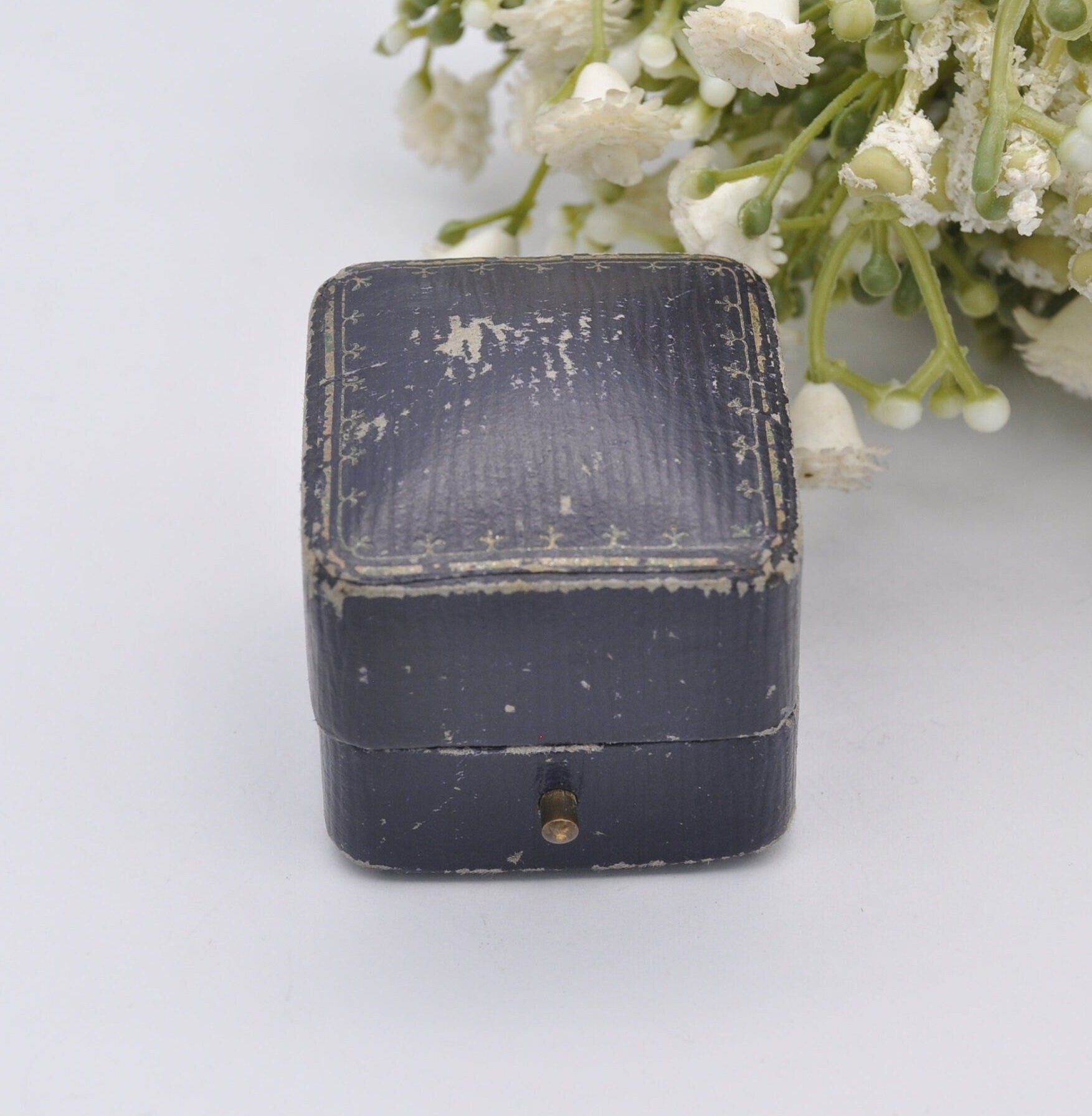 Vintage Blue Leather Ring Box - E Nidd & Son Grimsby Jewellers | Silk and Velvet Lined