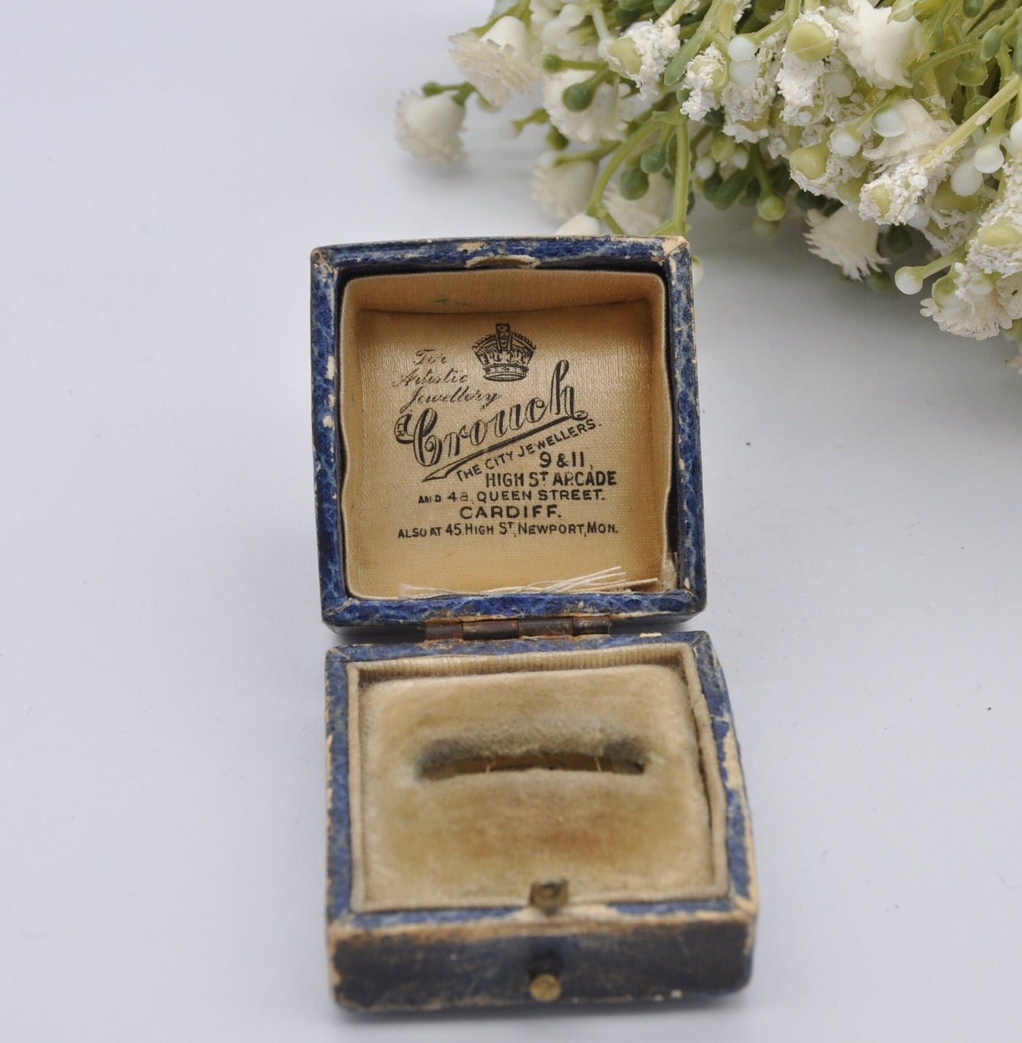 True Vintage Ring Box - Crouch Jewellers of High Arcade Cardiff | Silk and Velvet Lined