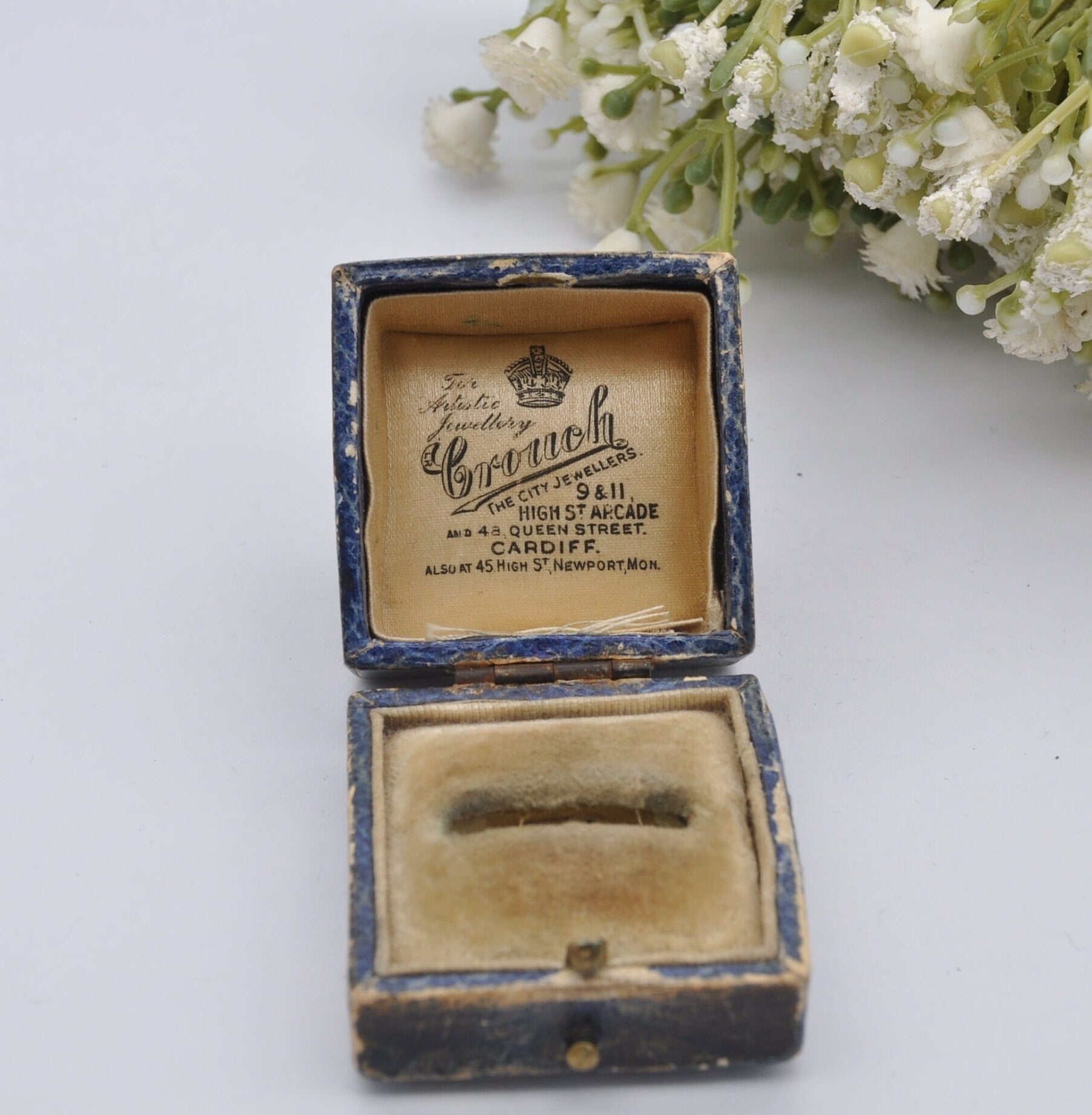True Vintage Ring Box - Crouch Jewellers of High Arcade Cardiff | Silk and Velvet Lined