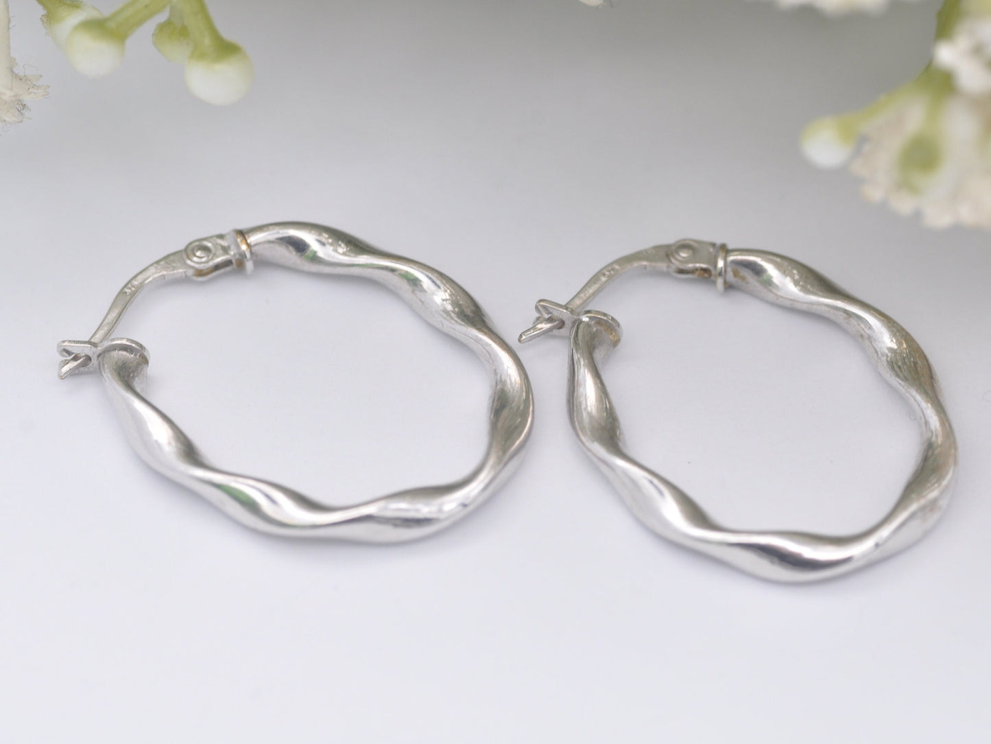 Vintage 9ct White Gold Hoop Earrings - Twisted Oval Hoops