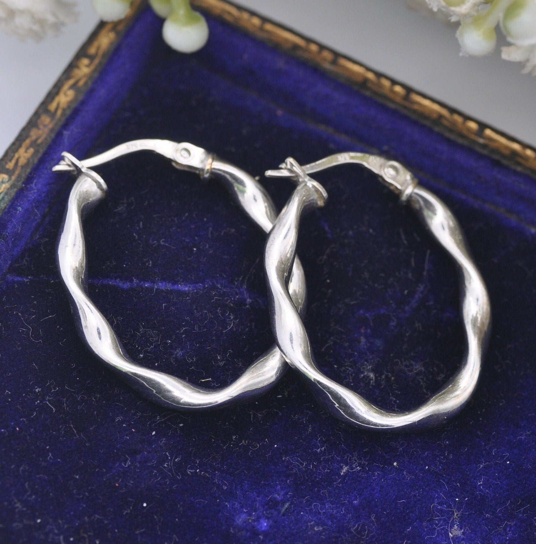 Vintage 9ct White Gold Hoop Earrings - Twisted Oval Hoops