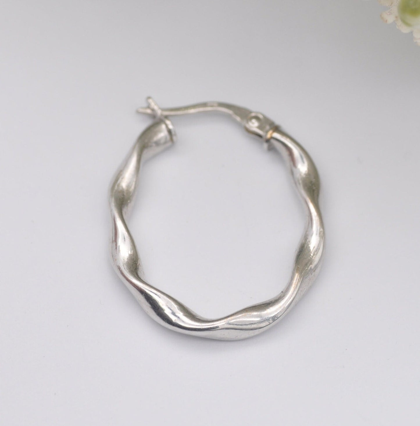 Vintage 9ct White Gold Hoop Earrings - Twisted Oval Hoops