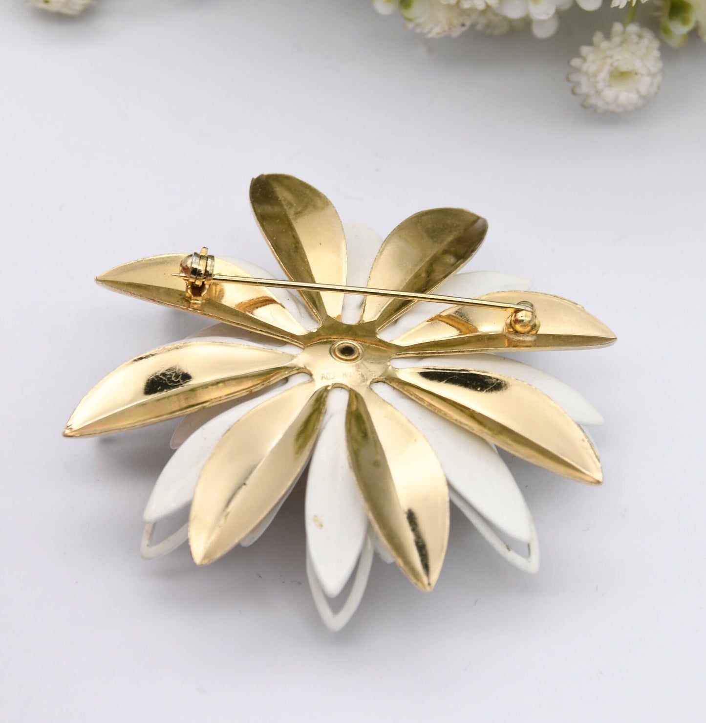 Vintage Sarah Coventry Flower Brooch - Enamel White and Gold Tone | Statement Branded Costume Jewellery