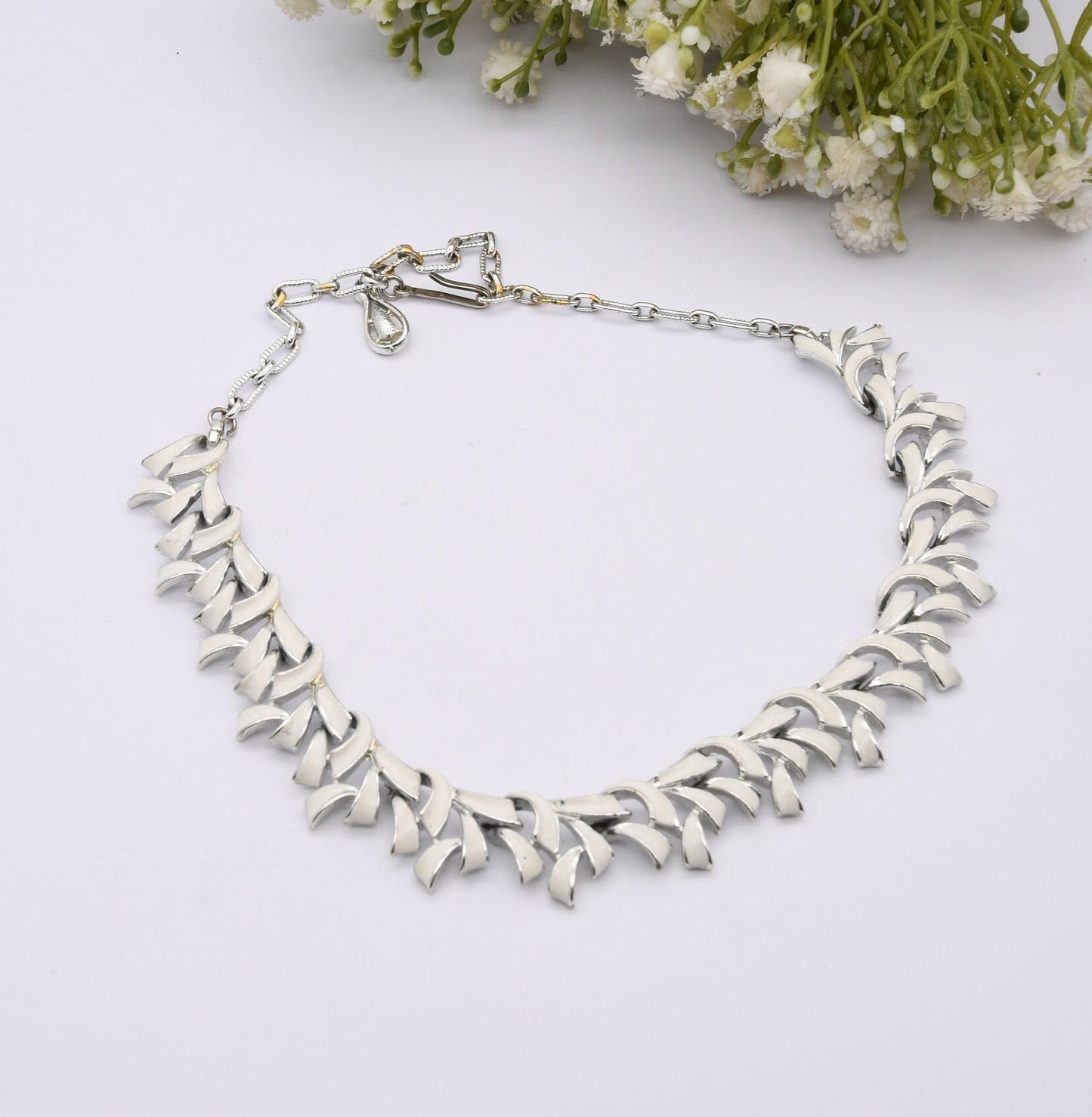 Vintage White Enamel Kitsch Necklace - Silver Tone with Abstract Chunky Design