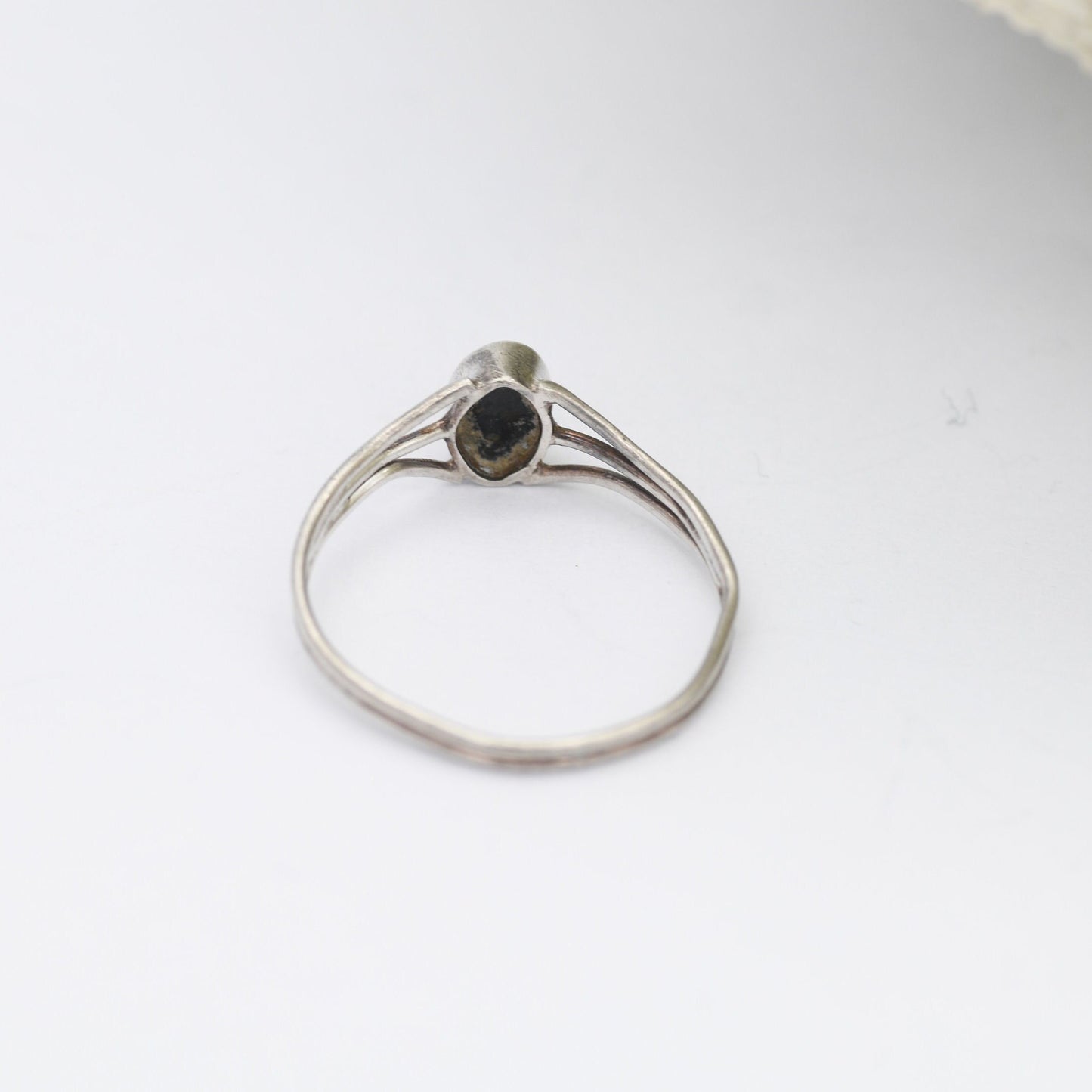 Vintage Sterling Silver Onyx Ring - Wirework Openwork Shoulders | UK Size - P 1/2 | US Size - 8