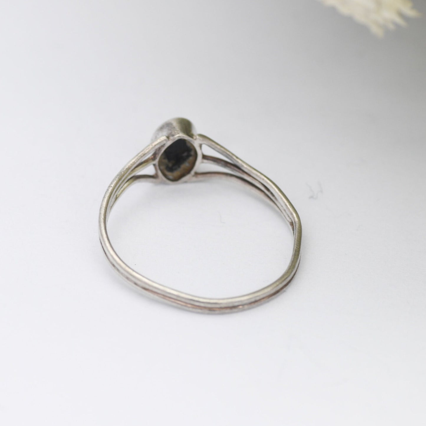 Vintage Sterling Silver Onyx Ring - Wirework Openwork Shoulders | UK Size - P 1/2 | US Size - 8