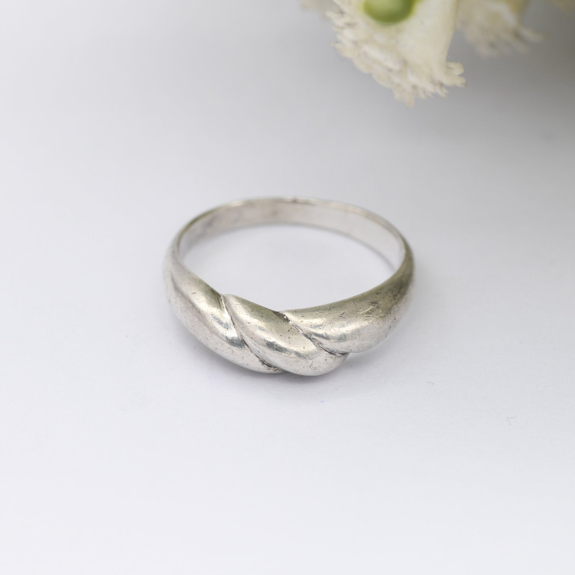 Vitnage Sterling Silver Twist Ring - Unisex Minimalist Statement | Wave Crossed Band | UK Size - L | US Size - 5 3/4