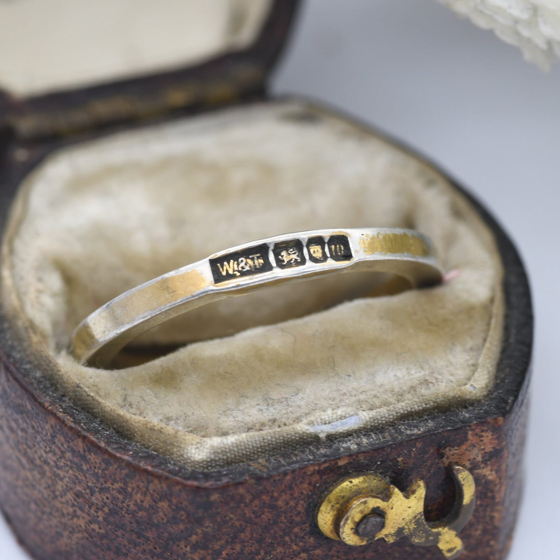 Vintage Sterling Silver Hallmark Band Ring 1996 - W&T | Unisex Gold Plated Silver | UK Size - M 1/2 / US Size - 6 1/2