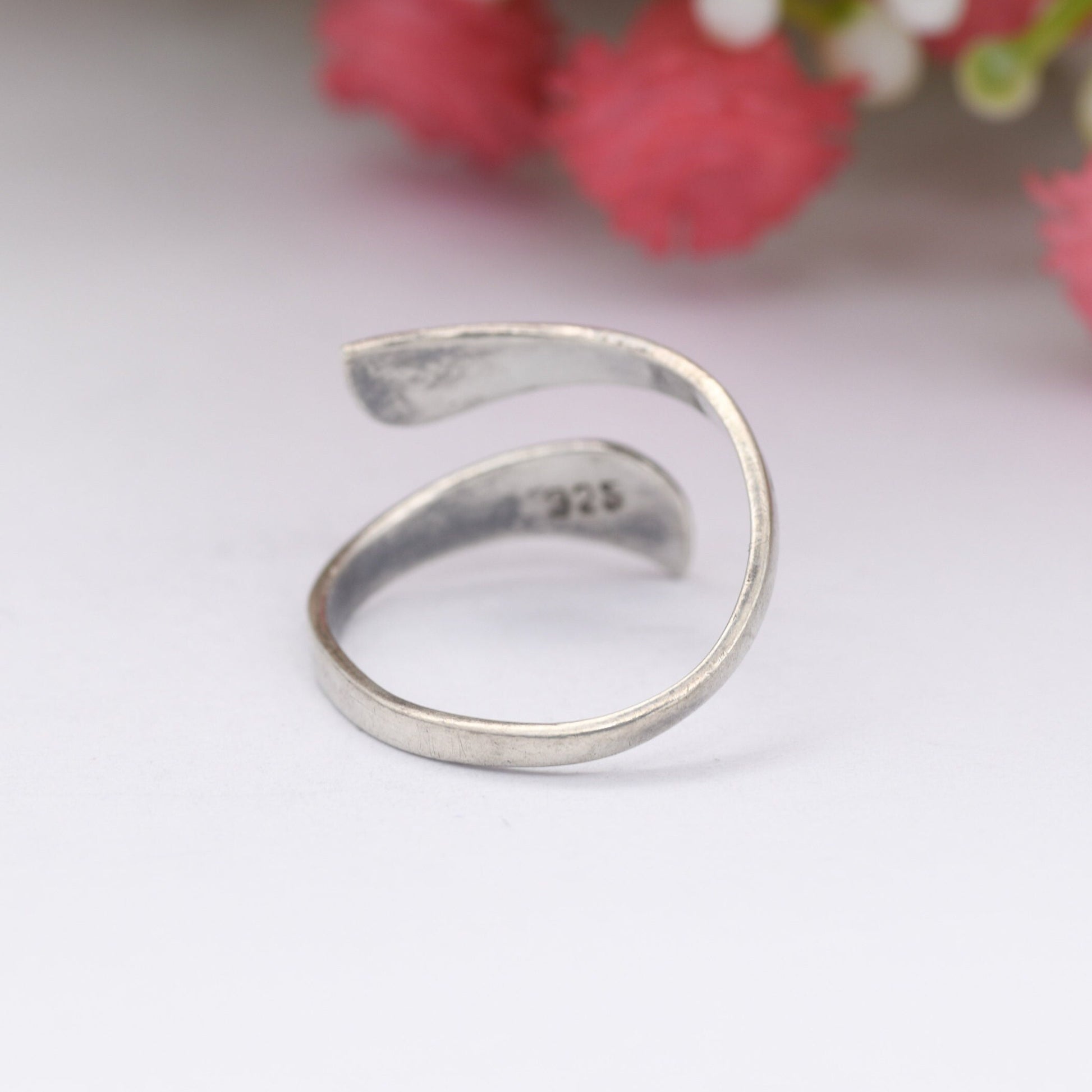 Vintage Sterling Silver Bypass Band Ring with Hand Engraved Pattern - Toi et Moi Style | Adjustable UK Size - M | US Size - 6 1/4