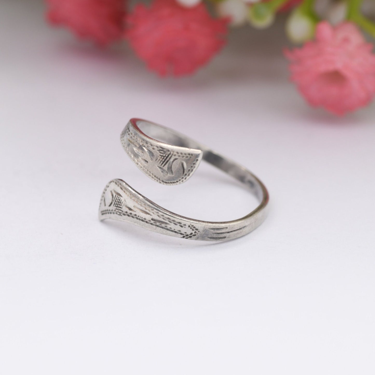 Vintage Sterling Silver Bypass Band Ring with Hand Engraved Pattern - Toi et Moi Style | Adjustable UK Size - M | US Size - 6 1/4