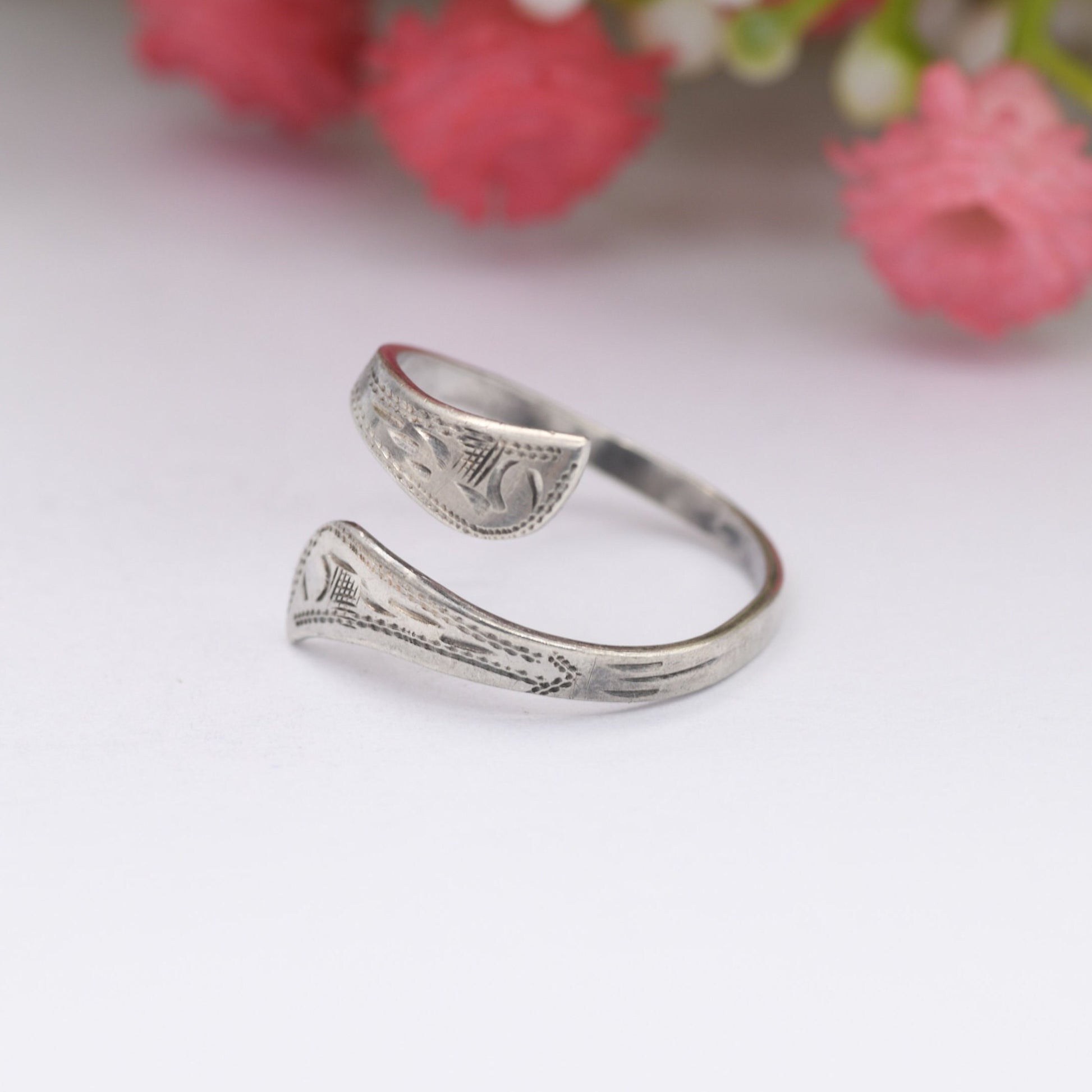 Vintage Sterling Silver Bypass Band Ring with Hand Engraved Pattern - Toi et Moi Style | Adjustable UK Size - M | US Size - 6 1/4