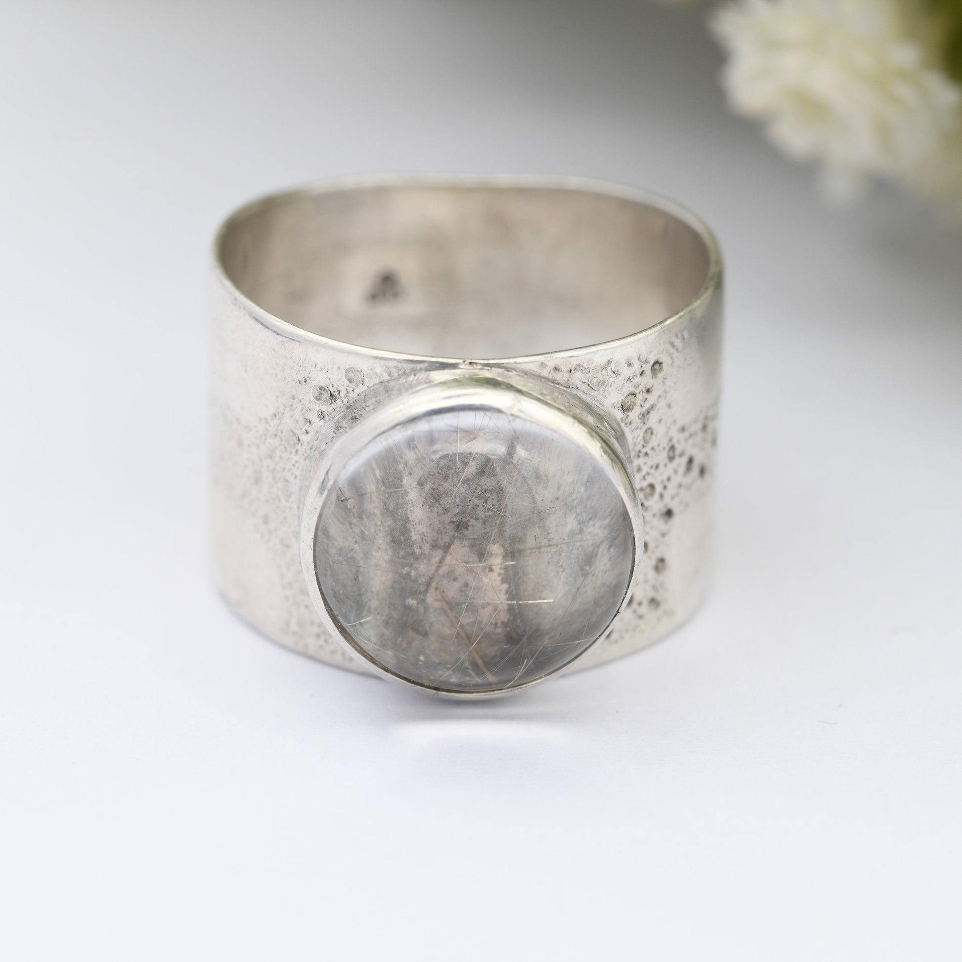 Vintage Sterling Silver Mid-Century Ring Rutilated Quartz Gemstone 1971 - Chunky Unisex | Textured Band | UK Size - T 1/2 | US Size - 10