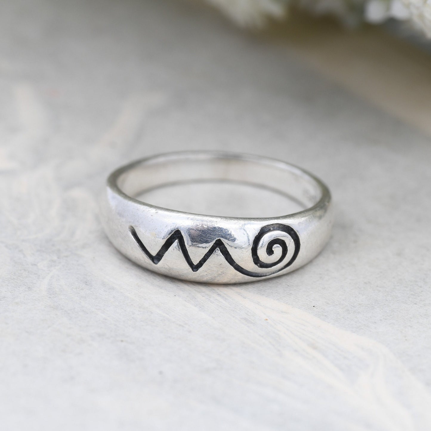 Vintage Sterling Silver Abstract Shape Ring - Minimalist Silver Band | UK Size - S 1/2 | US Size - 9 1/4