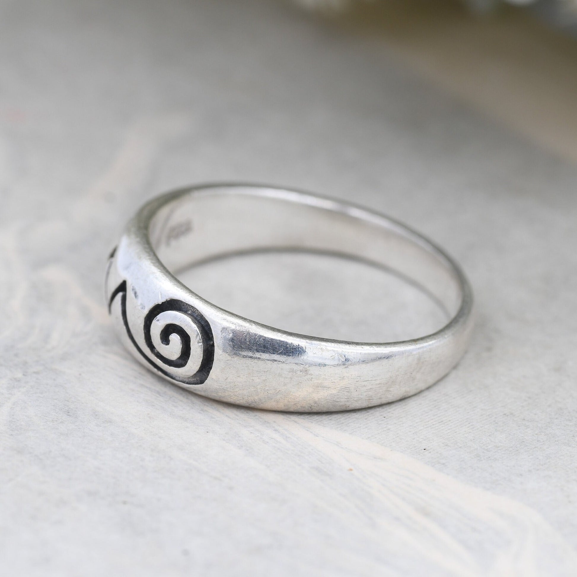 Vintage Sterling Silver Abstract Shape Ring - Minimalist Silver Band | UK Size - S 1/2 | US Size - 9 1/4