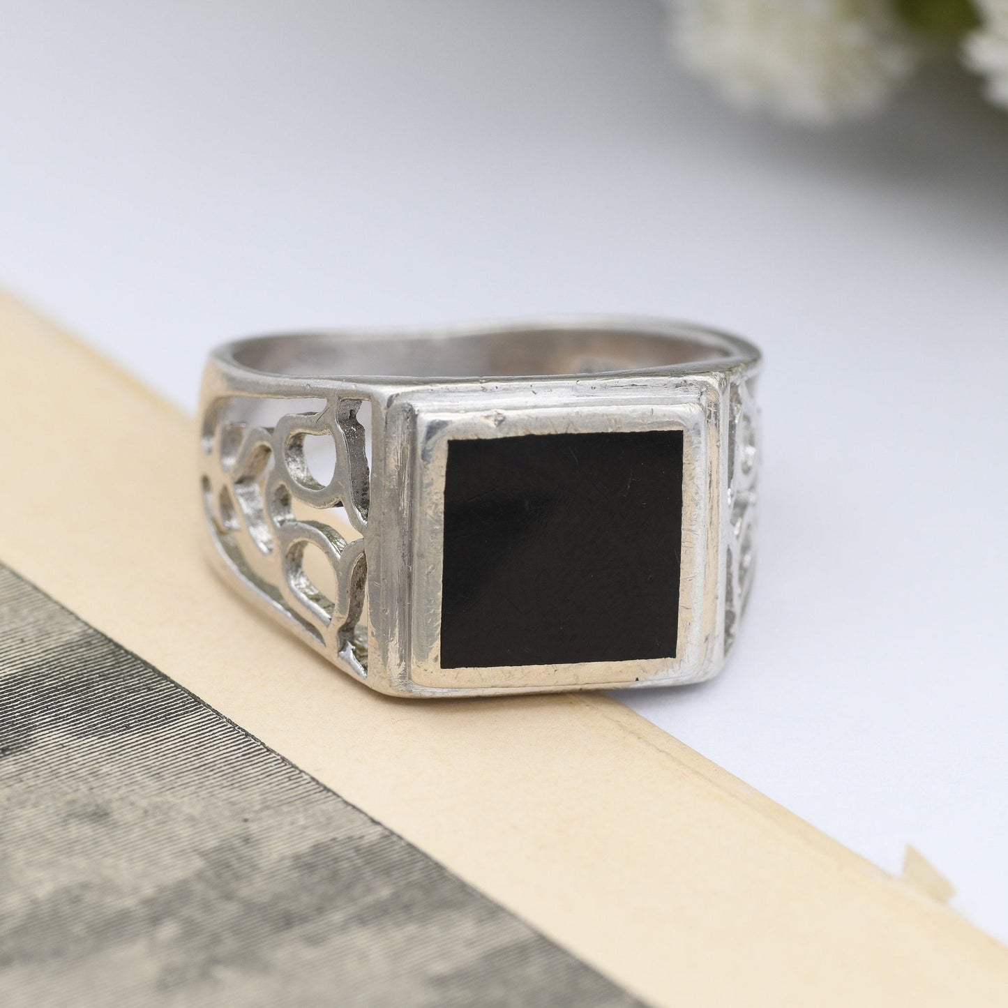 Vintage Sterling Silver Onyx Signet Ring - Chunky Large Unisex Jewellery | Openwork Celtic Shoulders | UK Size - S | US Size - 9