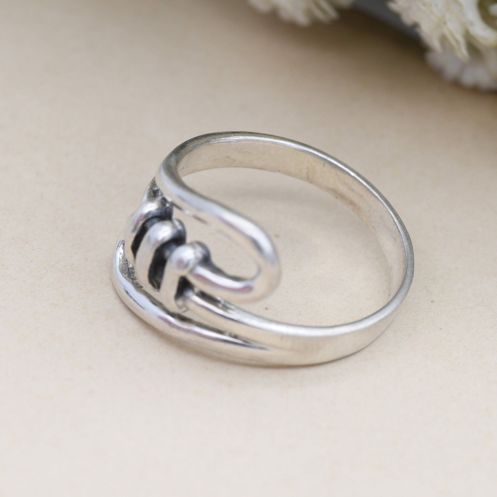 Vintage Sterling Silver Crossed Band Ring - Openwork Knot Design | Minimalist Unisex Silver | Wirework | UK Size - R | US Size - 8 3/4