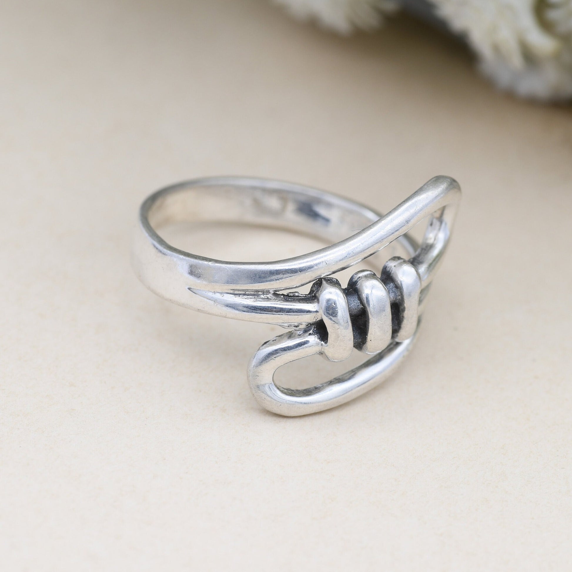 Vintage Sterling Silver Crossed Band Ring - Openwork Knot Design | Minimalist Unisex Silver | Wirework | UK Size - R | US Size - 8 3/4