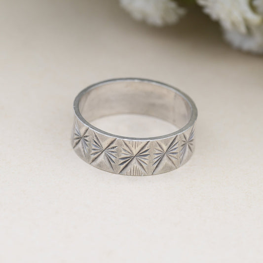 Vintage Sterling Silver Band Ring with Diamond Cut Star Design - Unisex Textured Silver | UK Size - L | US Size - 5 3/4