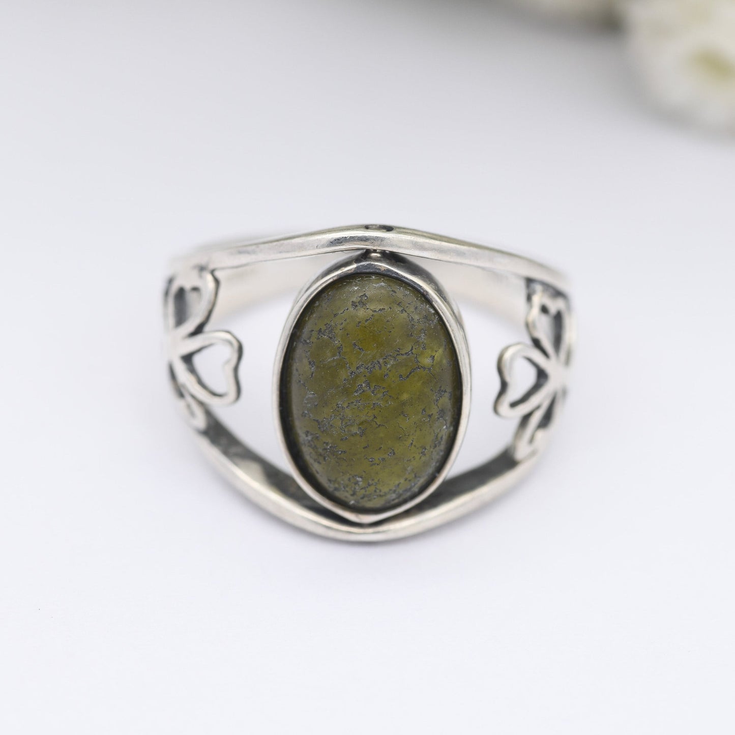 Vintage Irish Sterling Silver Spinner Ring with Connemara Marble - Openwork Clover Shoulders | Dublin Ireland | UK Size - O 1/2 | US - 7 1/4