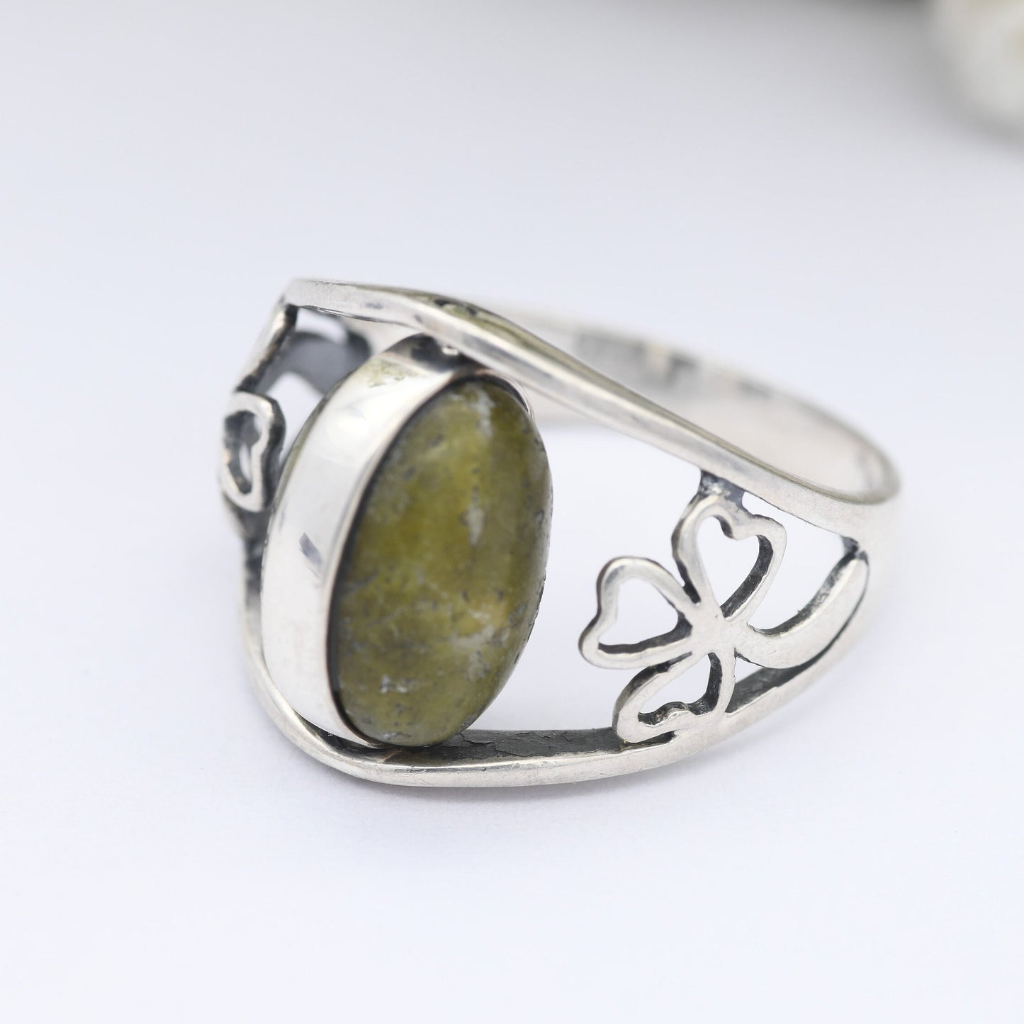 Vintage Irish Sterling Silver Spinner Ring with Connemara Marble - Openwork Clover Shoulders | Dublin Ireland | UK Size - O 1/2 | US - 7 1/4