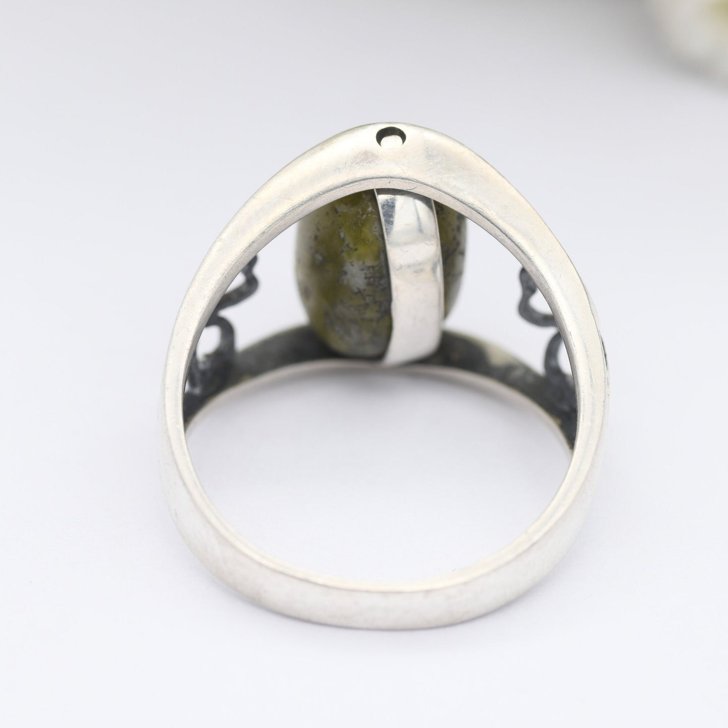 Vintage Irish Sterling Silver Spinner Ring with Connemara Marble - Openwork Clover Shoulders | Dublin Ireland | UK Size - O 1/2 | US - 7 1/4