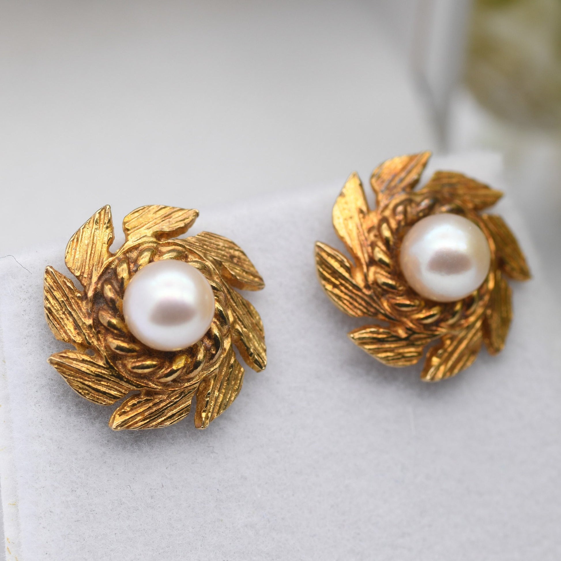 Vintage 9ct Gold Pearl Flower Stud Earrings - Chunky Abstract Flower Design | Textured Mid-Century Gold